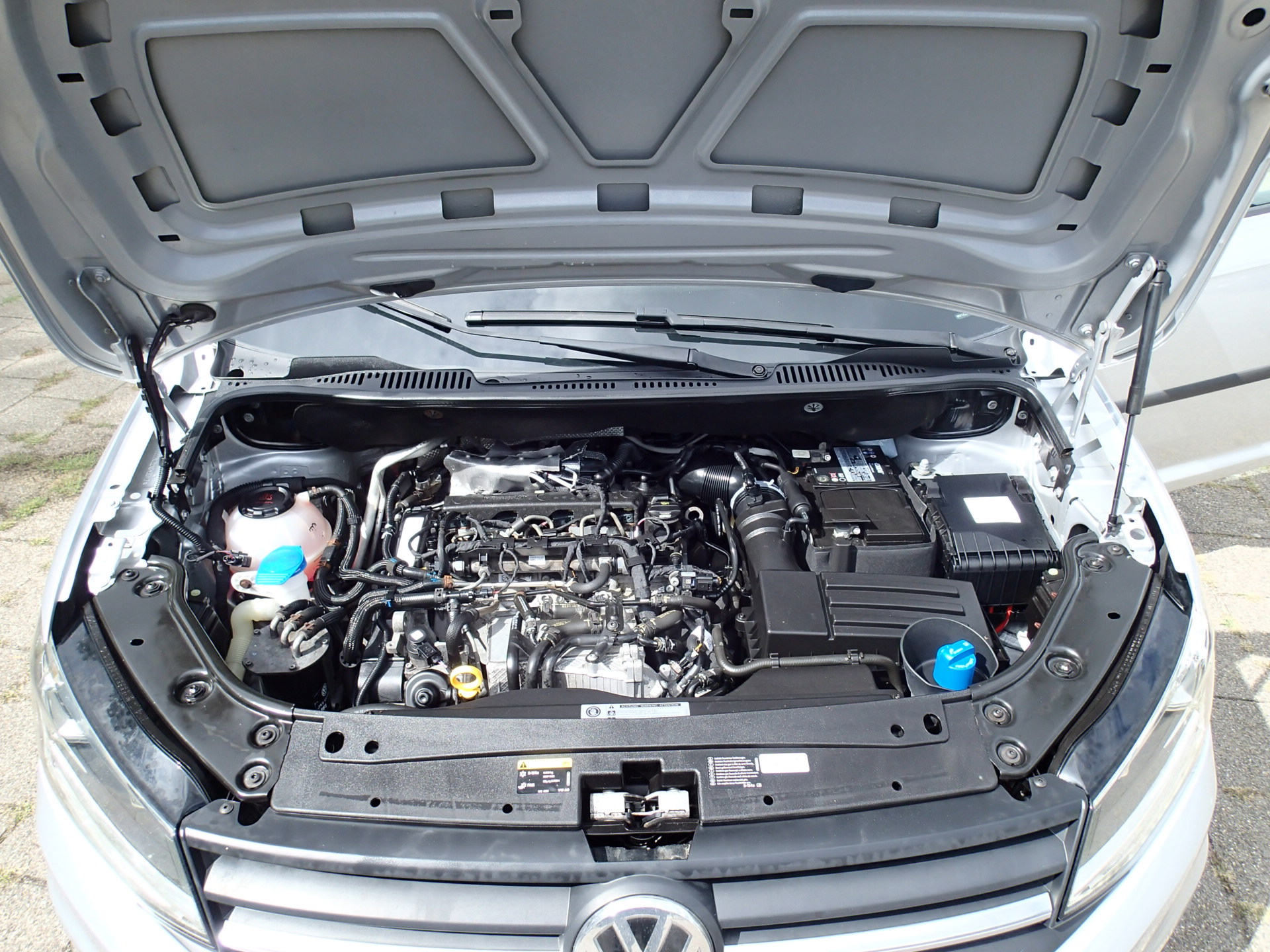 Foto van Volkswagen Caddy Modified Partition Wall