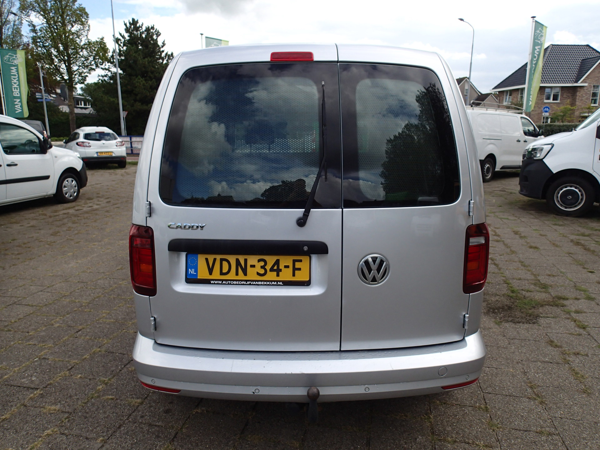 Foto van Volkswagen Caddy Modified Partition Wall