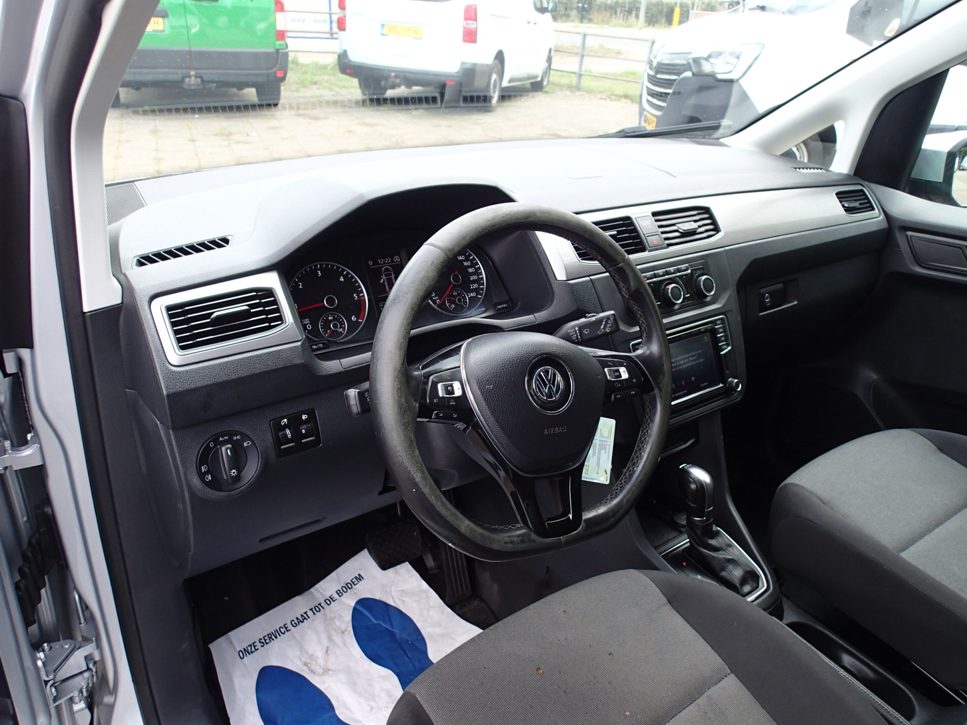 Foto van Volkswagen Caddy Modified Partition Wall