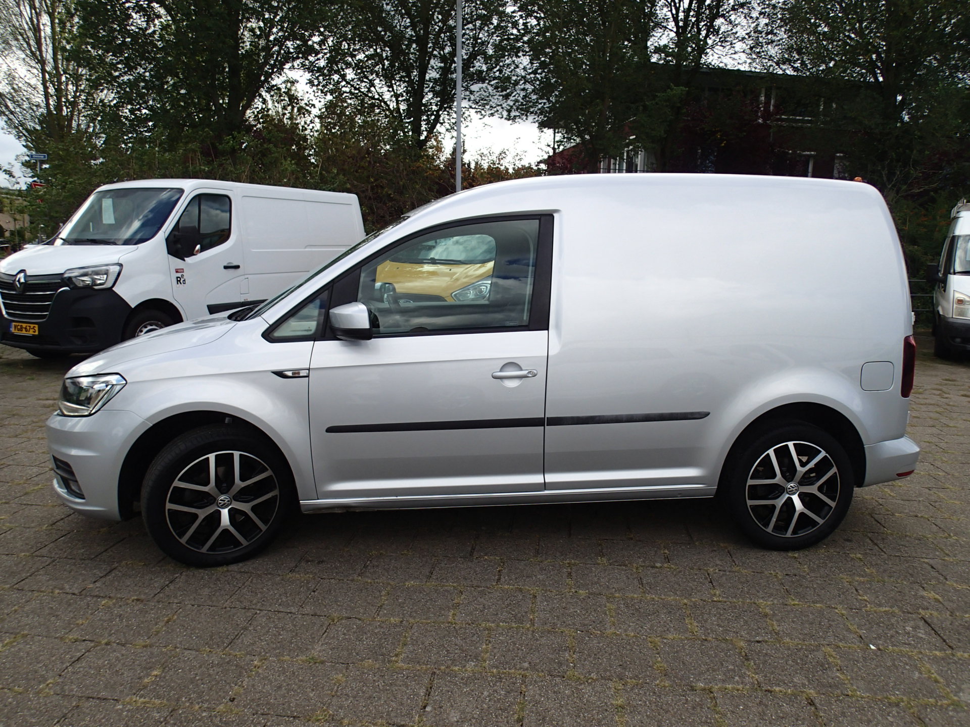 Foto van Volkswagen Caddy Modified Partition Wall