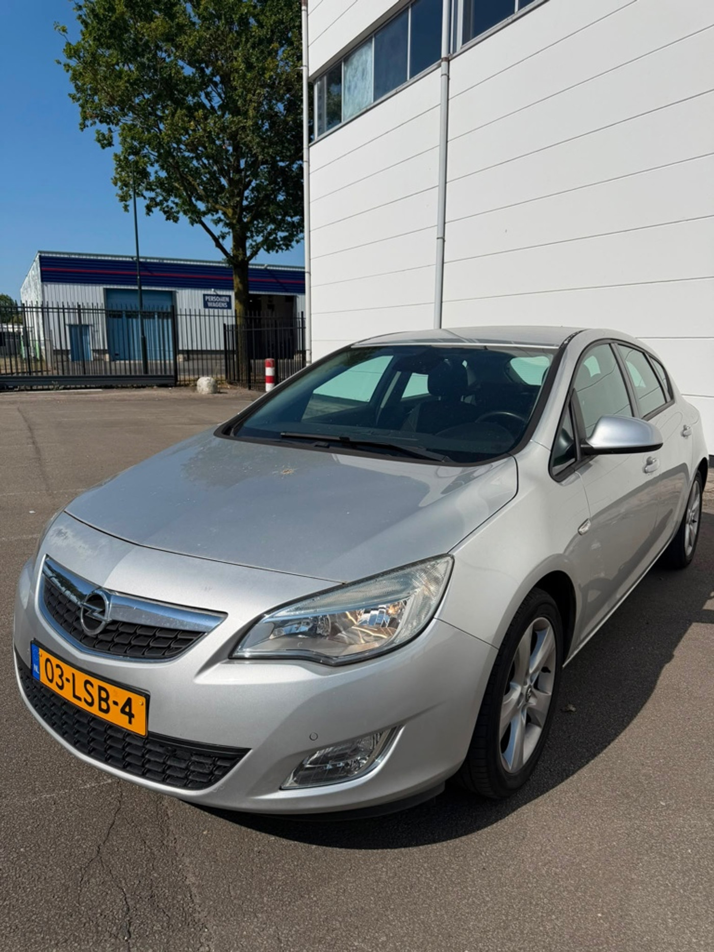 Opel Astra 1.6 Edition Nap Airco Parkeersensoren Trekhaak 15-01-2027 2010 - voorkant