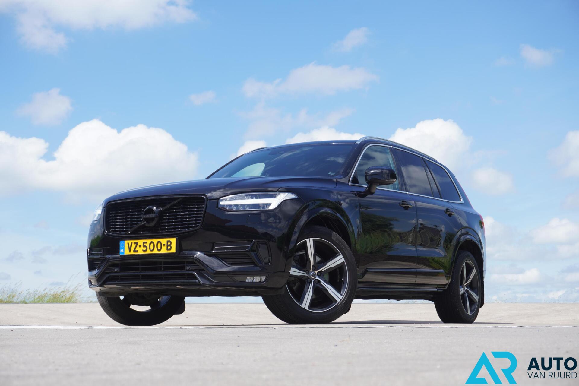 Volvo Xc90 2.0 D5 * 4X4 * Grijs kenteken * LUXE * R-Design 2016 - voorkant