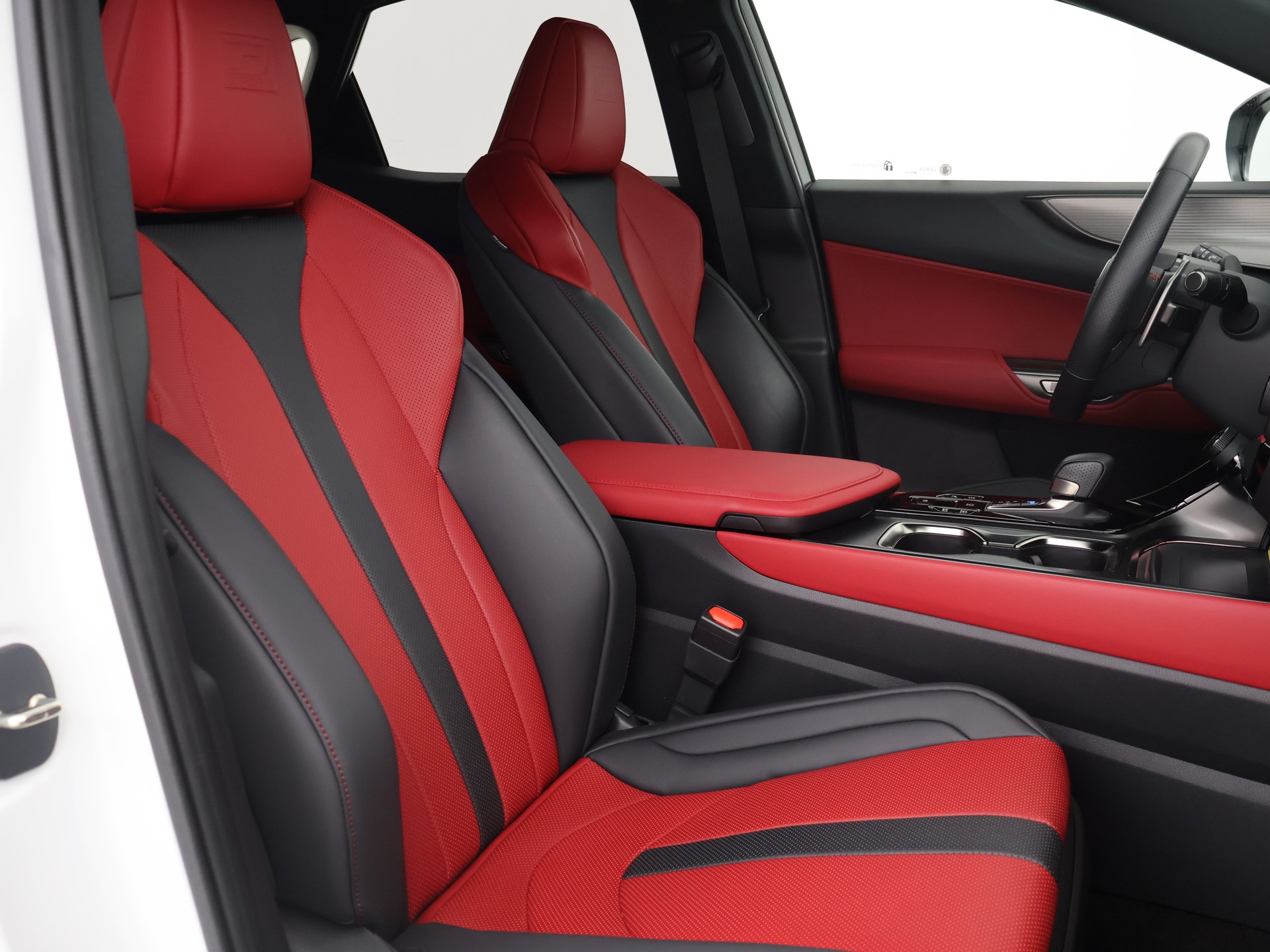 Foto van Lexus Lexus Nx450h+