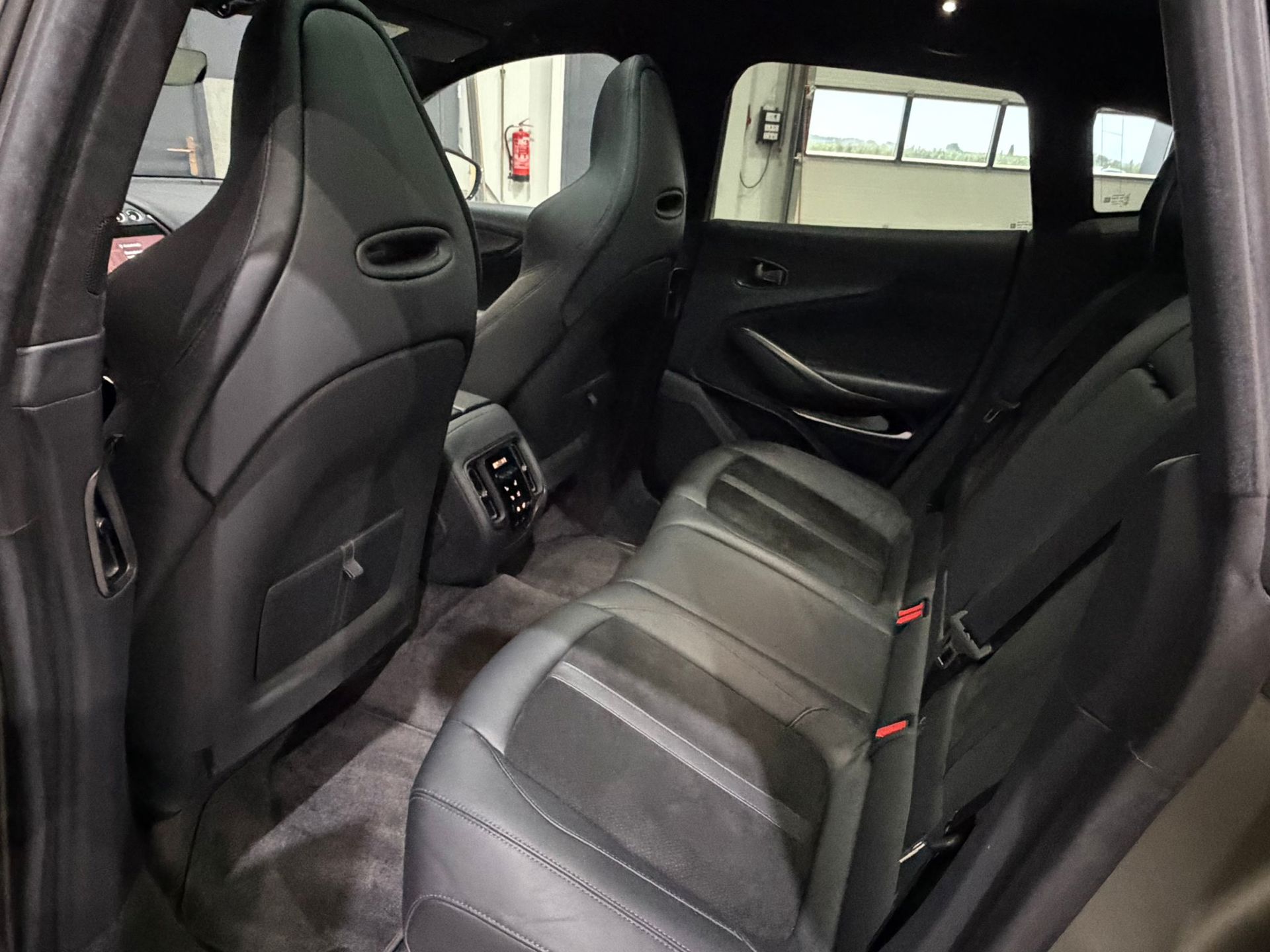 Foto van Aston Martin Dbx707