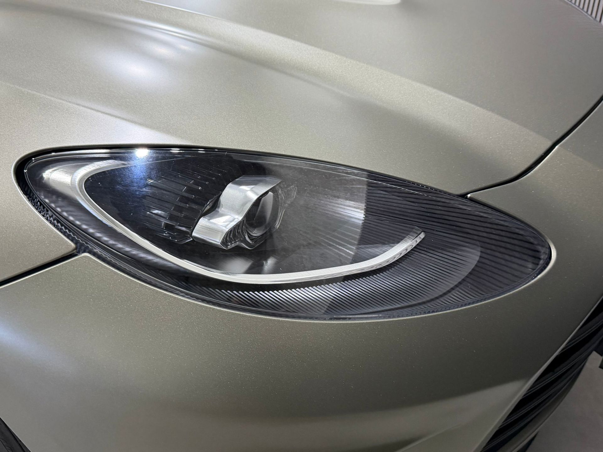 Foto van Aston Martin Dbx707