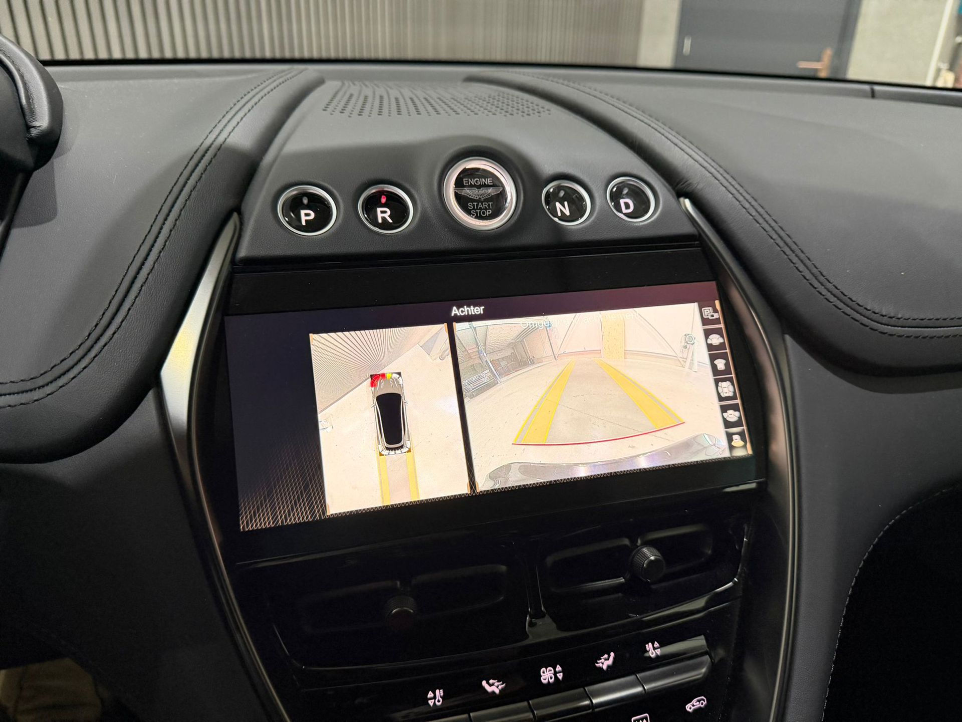 Foto van Aston Martin Dbx707