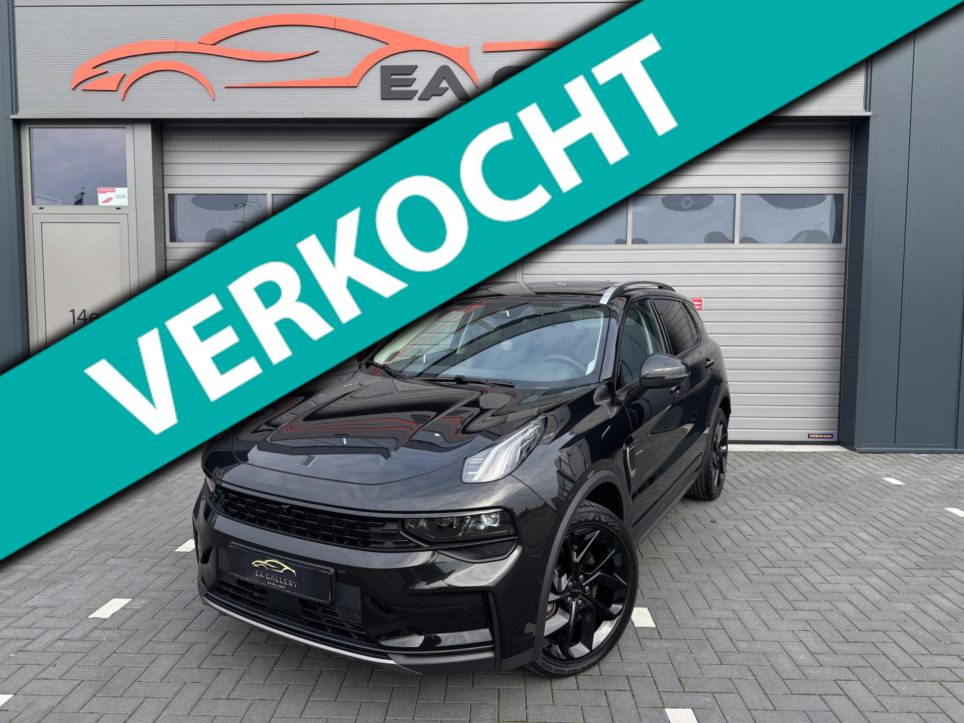 Lynk&co LYNK & Co 01 Bomvol Black Edition 261PK 360°Camera Zwarte Hemel 2023 - voorkant