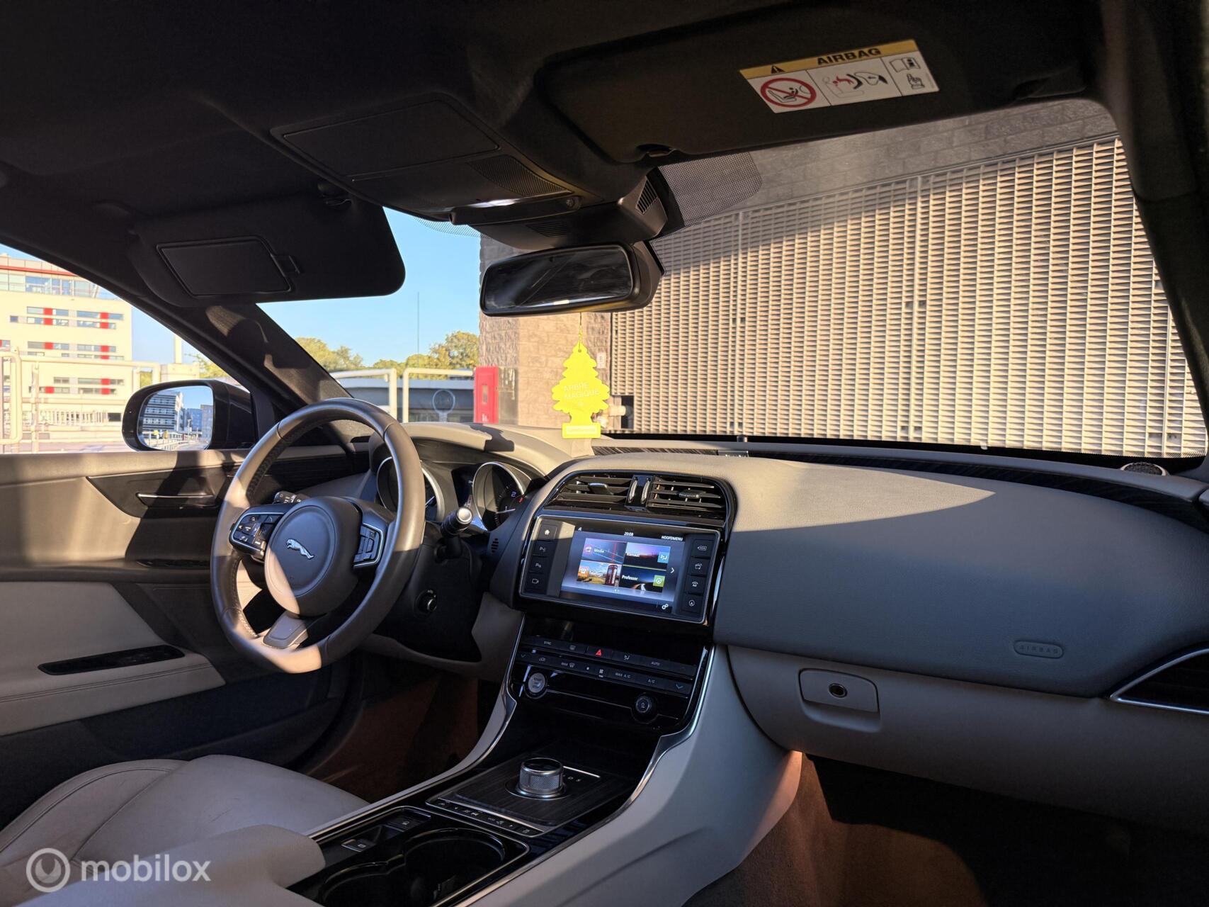 Foto van Jaguar Jaguar Xe