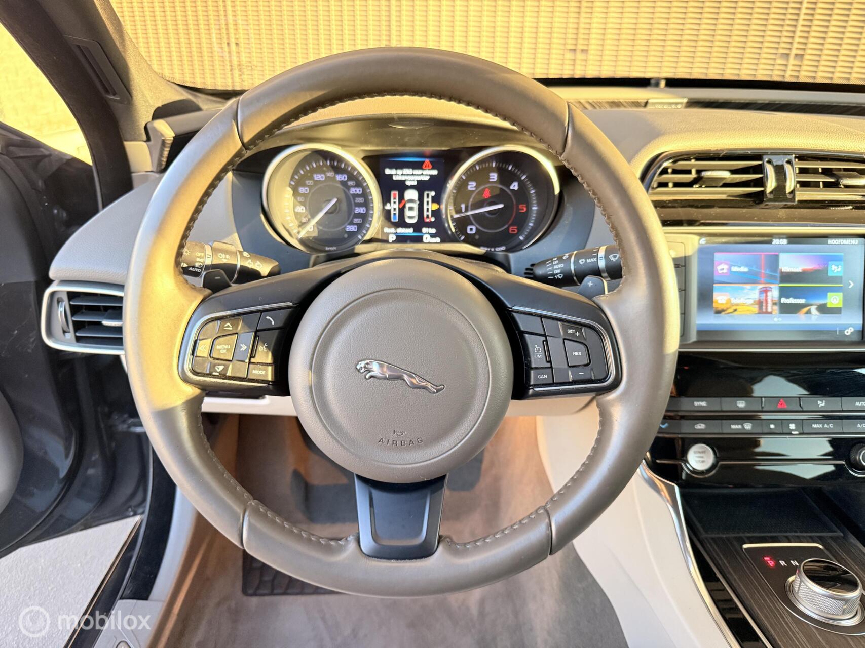 Foto van Jaguar Jaguar Xe