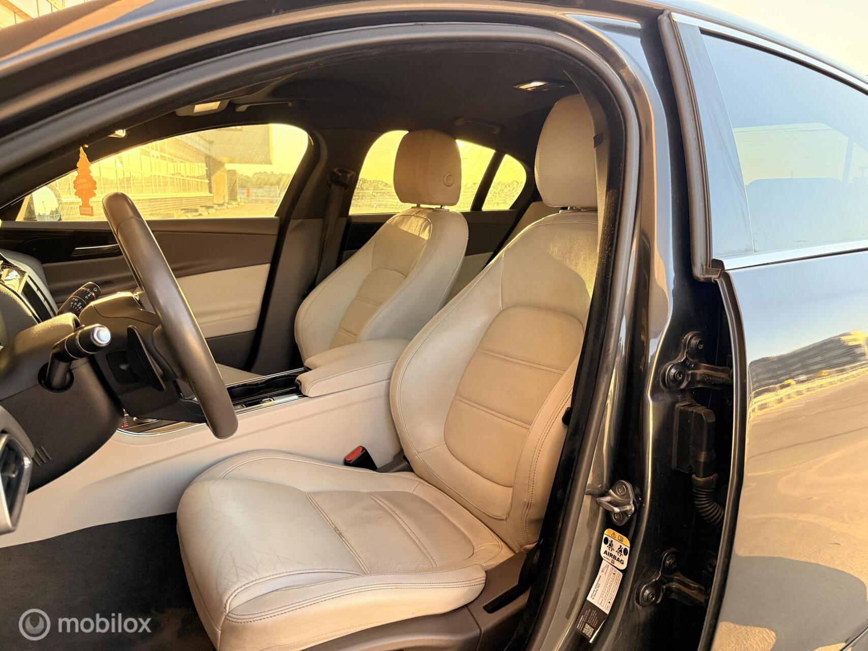 Foto van Jaguar Jaguar Xe