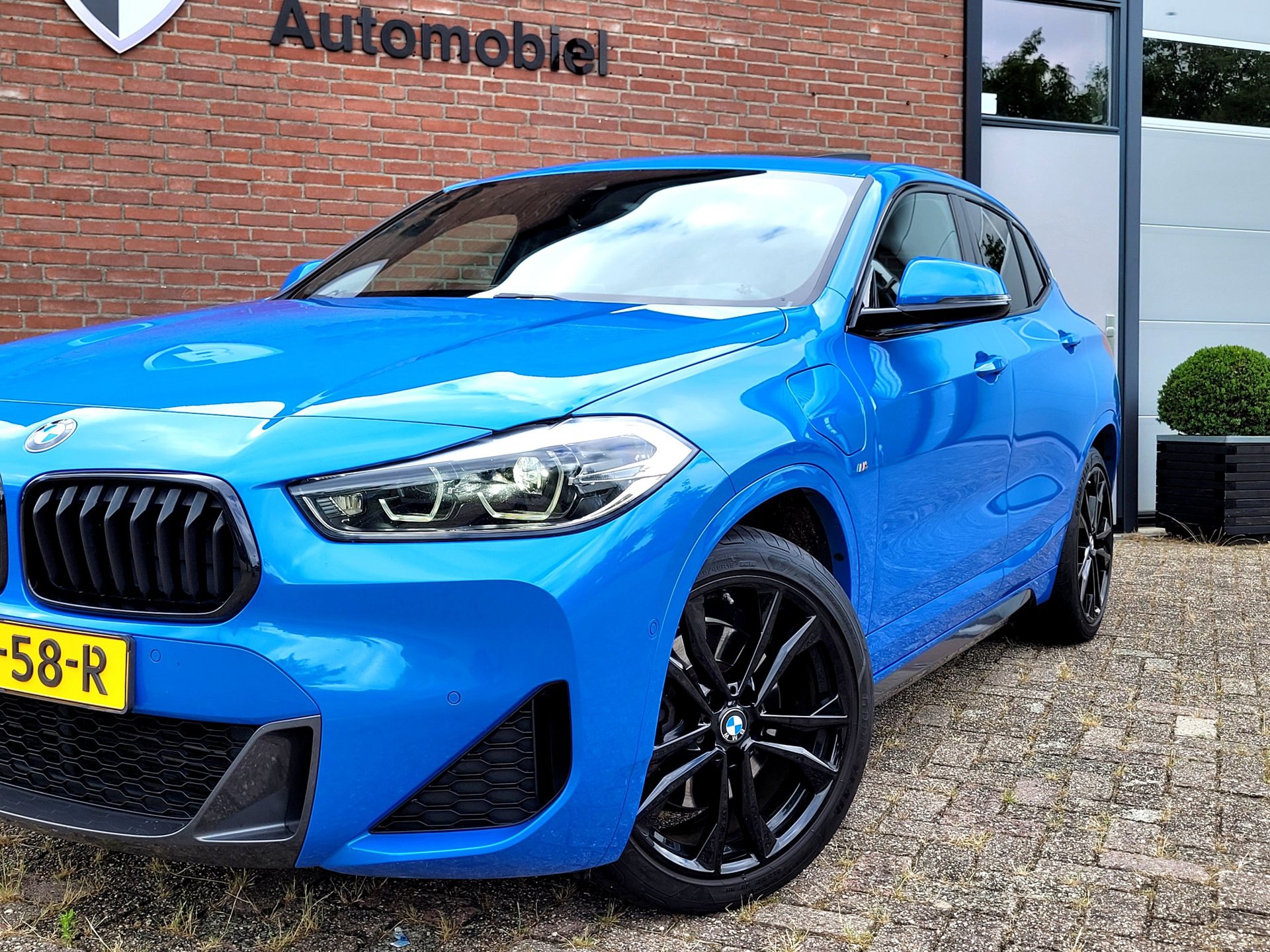 Foto van BMW X2 Xdrive25e