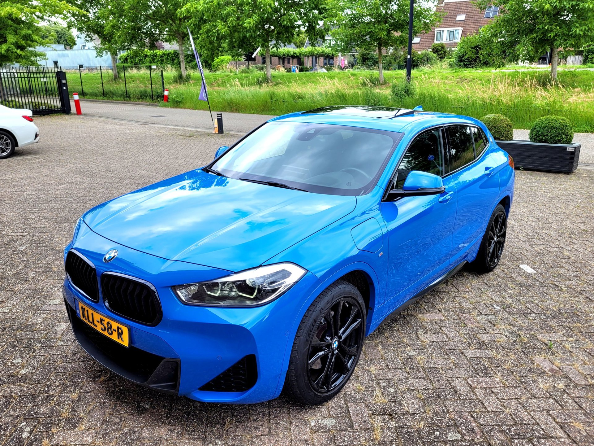 Foto van BMW X2 Xdrive25e