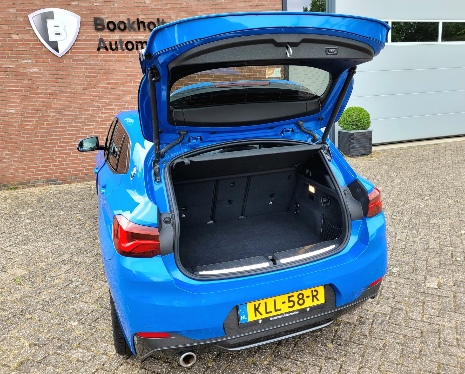 Foto van BMW X2 Xdrive25e