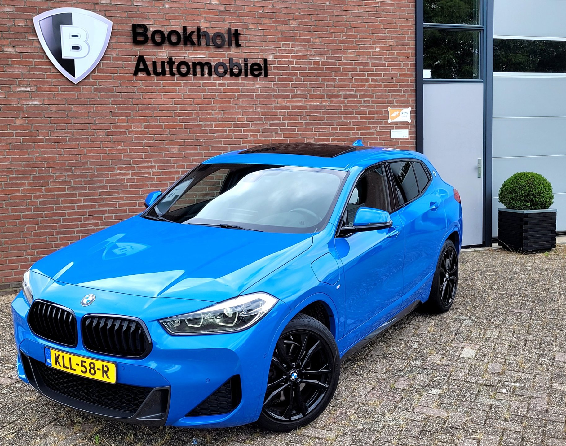 Foto van BMW X2 Xdrive25e