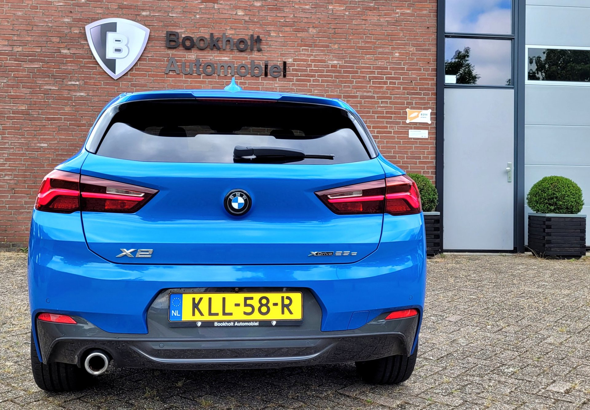 Foto van BMW X2 Xdrive25e