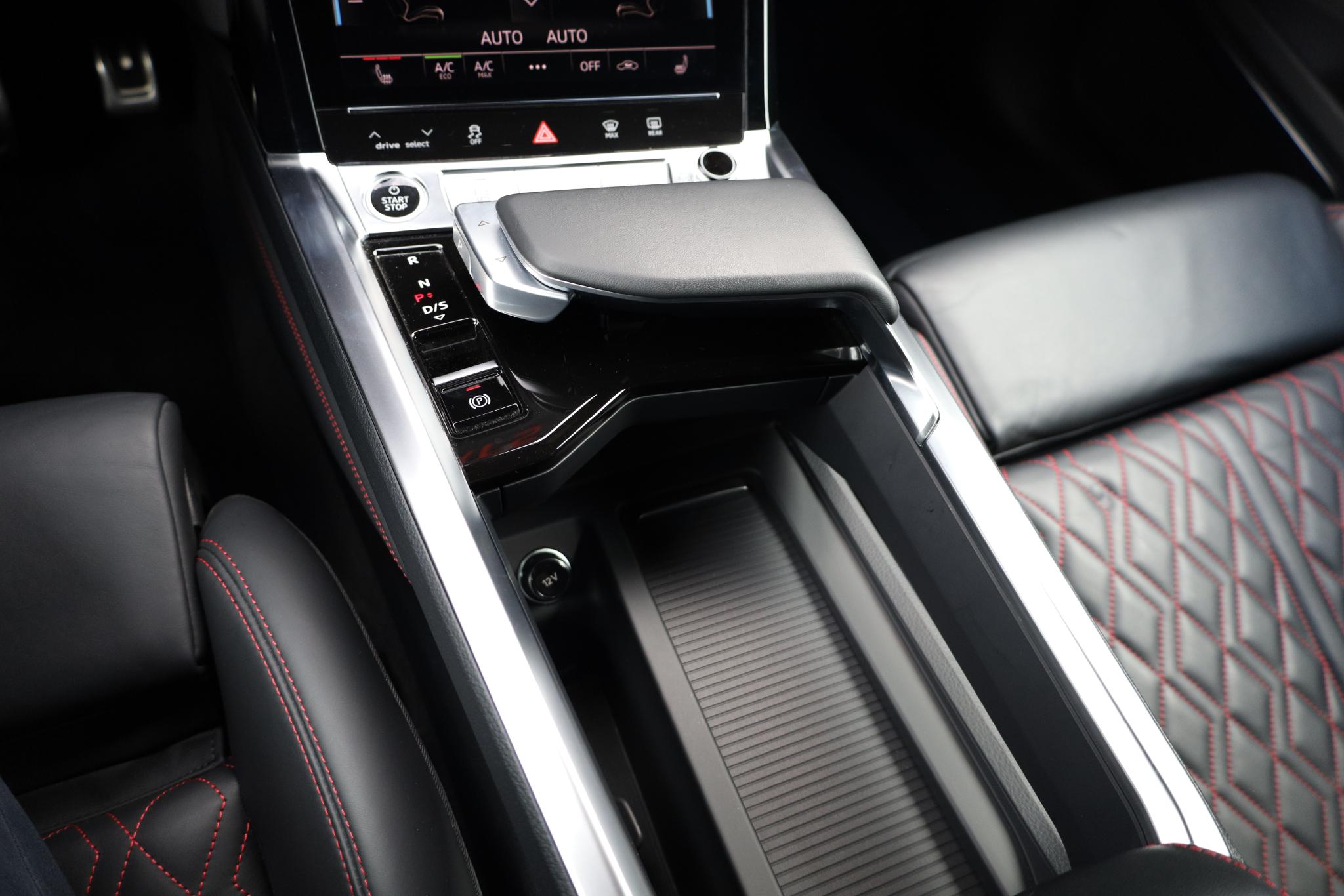 Foto van Audi Q8 Sportback E-tron
