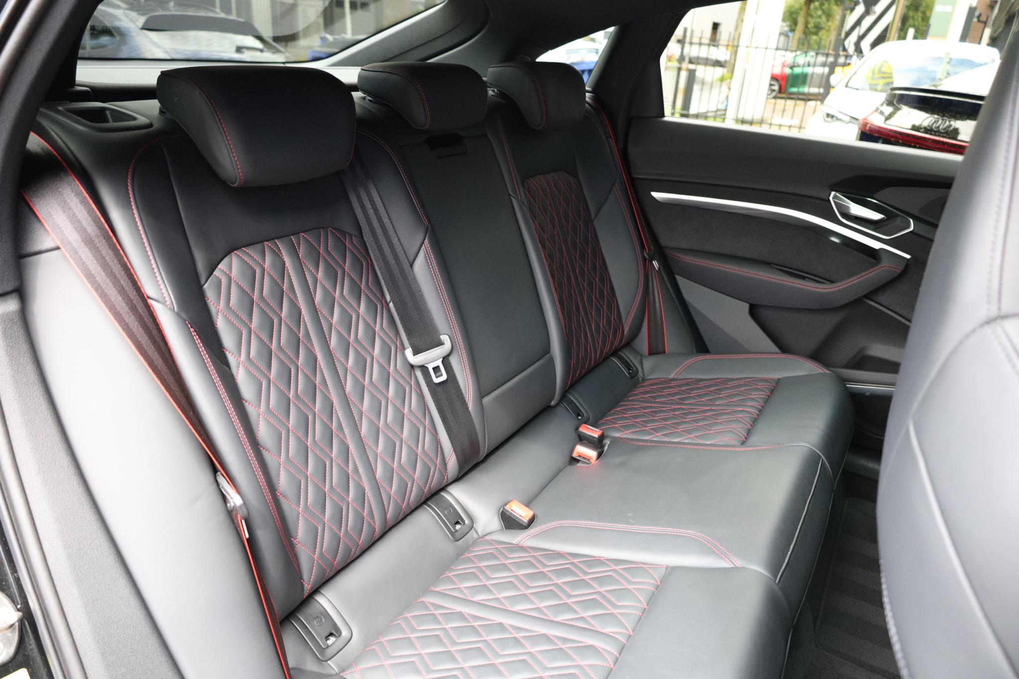 Foto van Audi Q8 Sportback E-tron