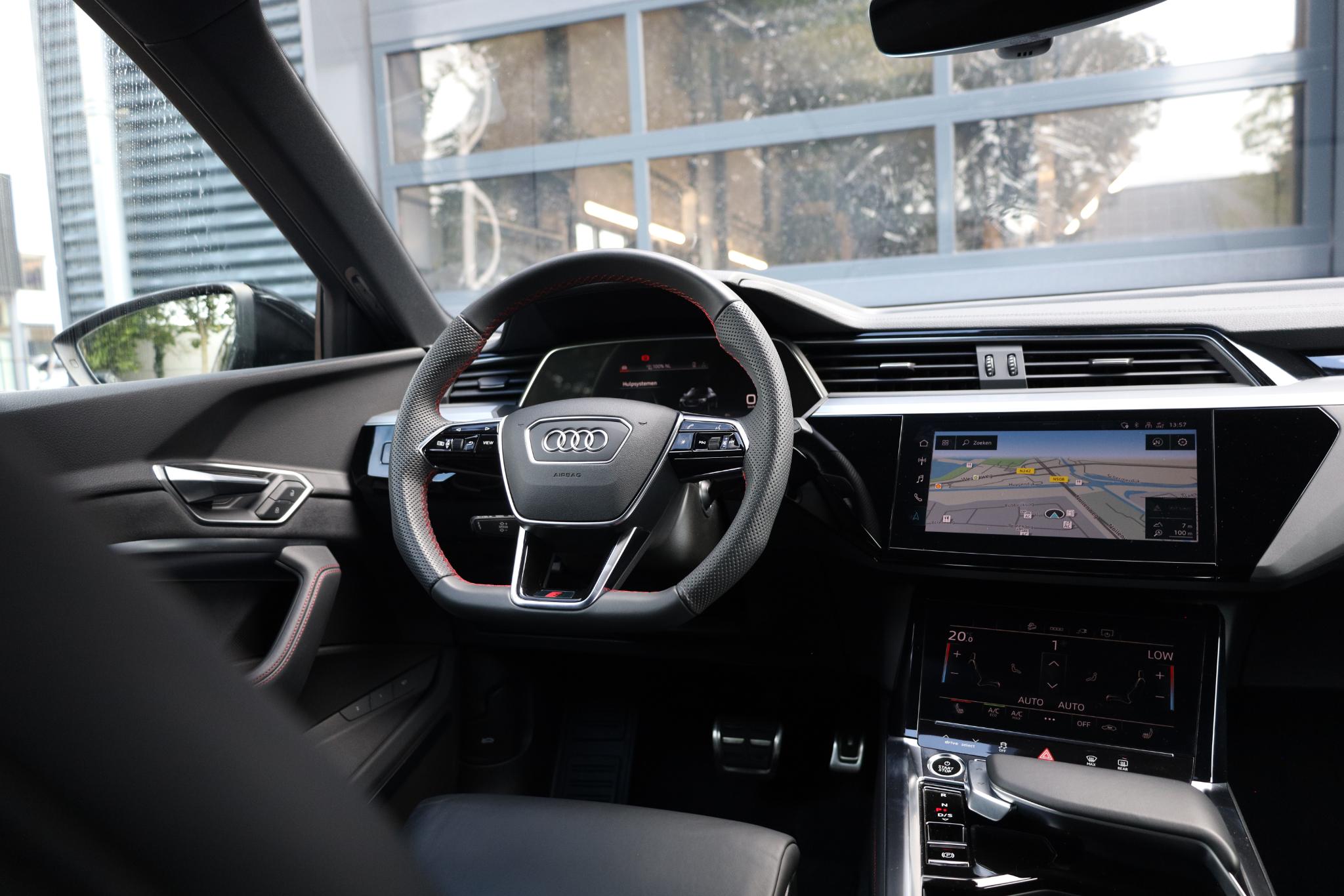 Foto van Audi Q8 Sportback E-tron