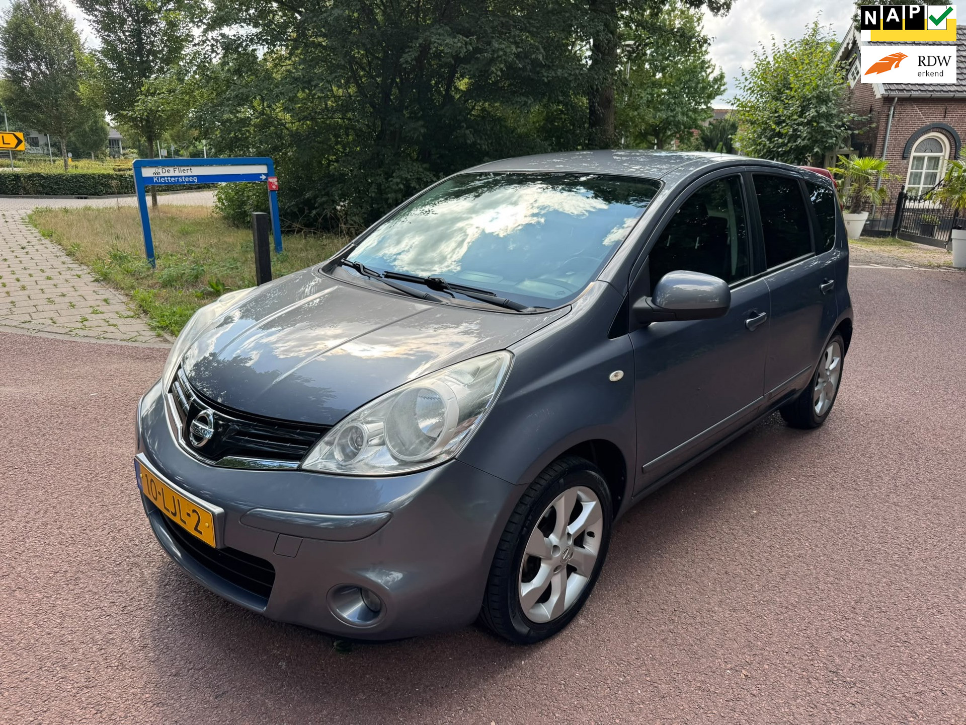 Nissan Nissan Note 1.6 Acenta / Navi / Airco / Automaat / NAP / PDC/ Apk / Aux / 2010 - voorkant