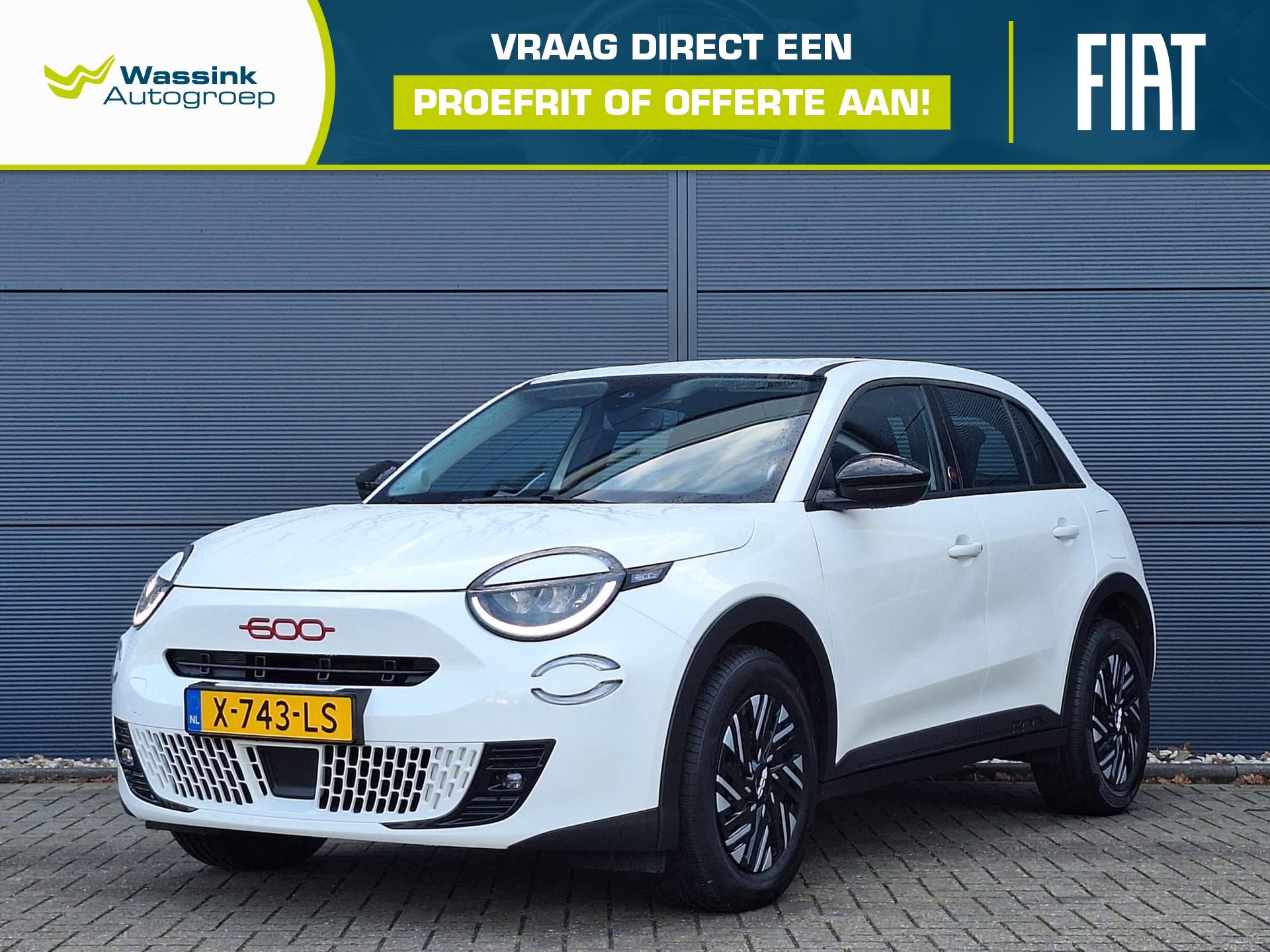 Fiat 600 54kWh 156pk Red | Automaat | SOH 96,1% |Climate 2023 - voorkant
