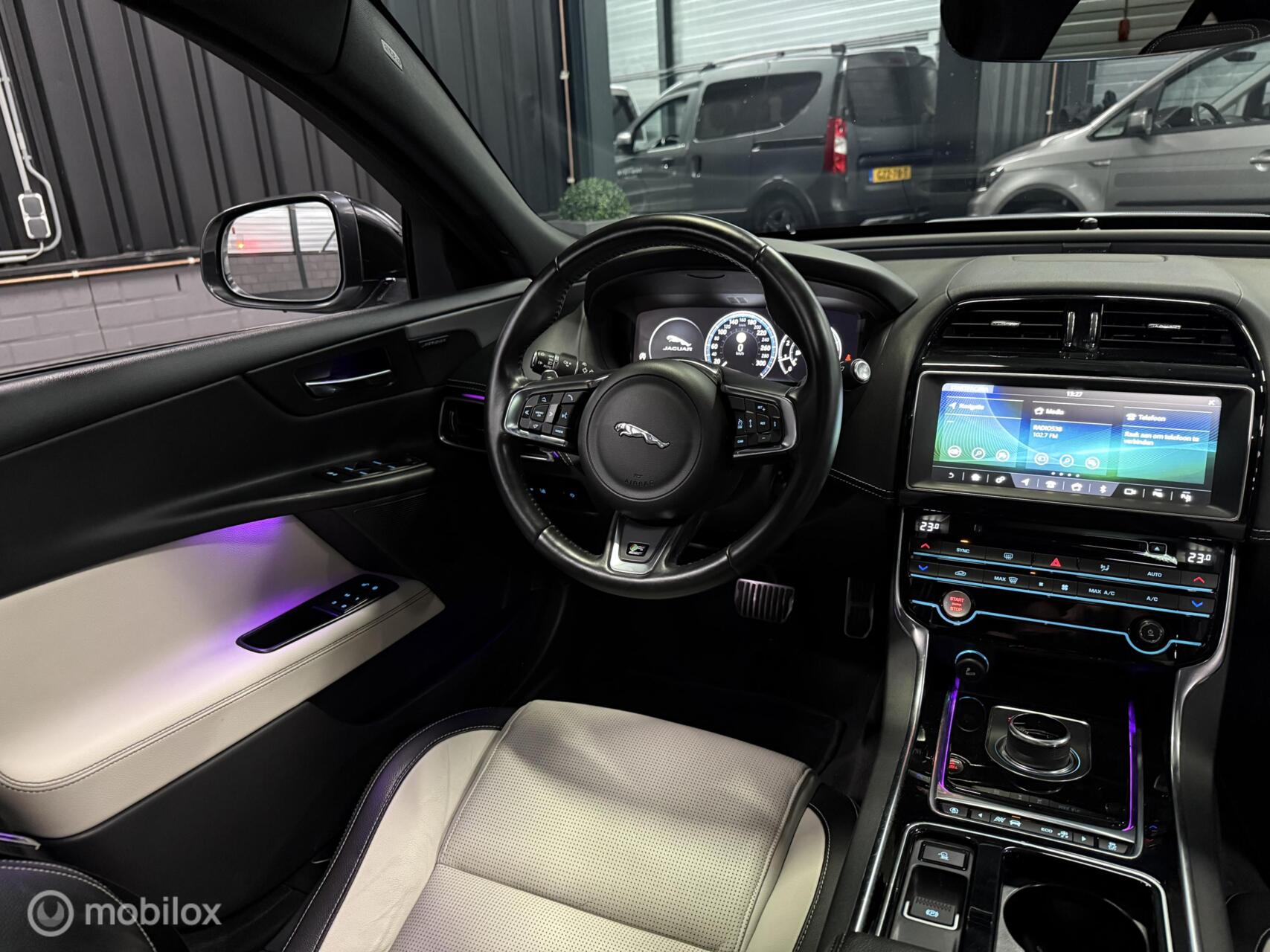 Foto van Jaguar Jaguar Xe