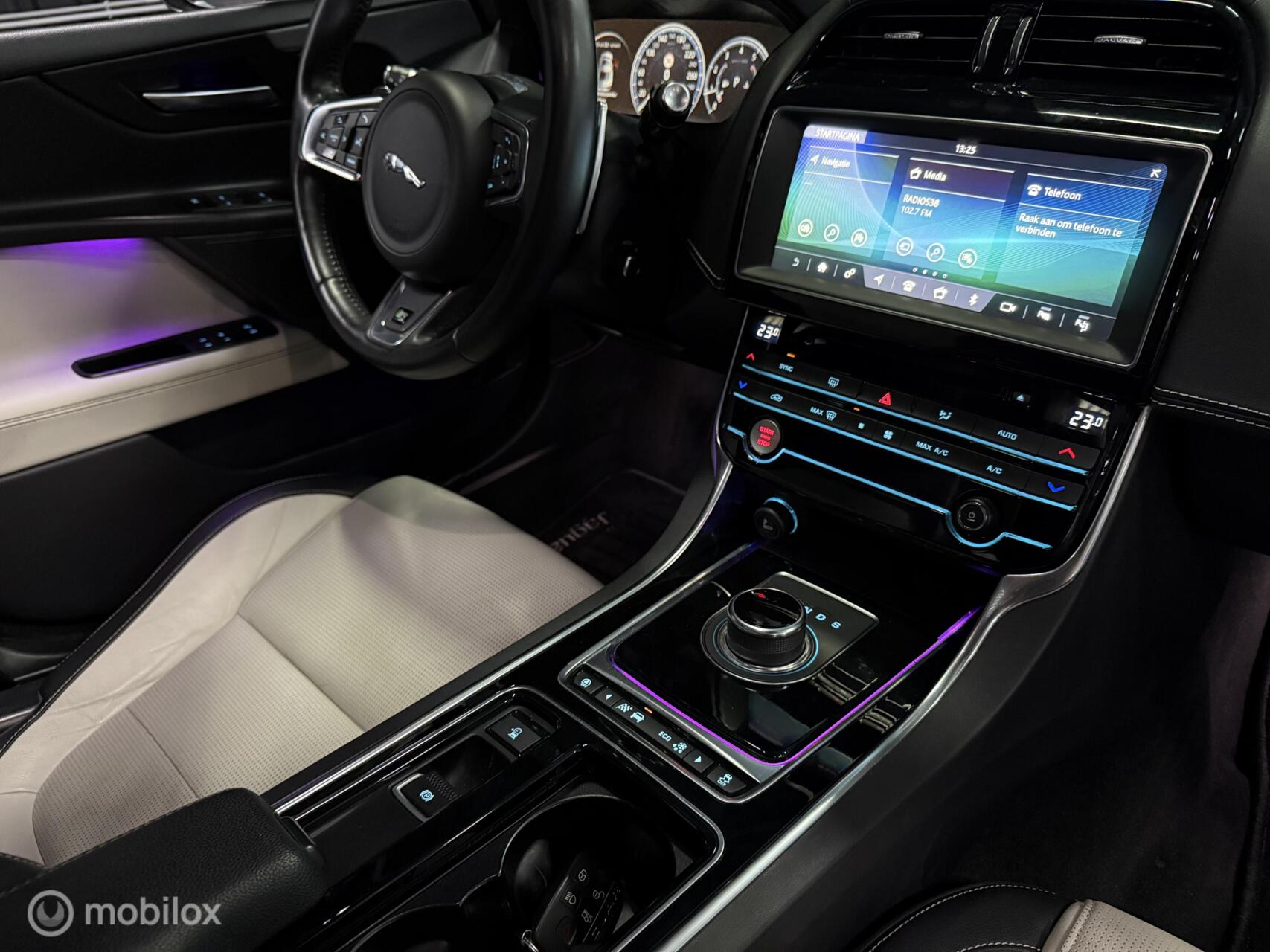 Foto van Jaguar Jaguar Xe