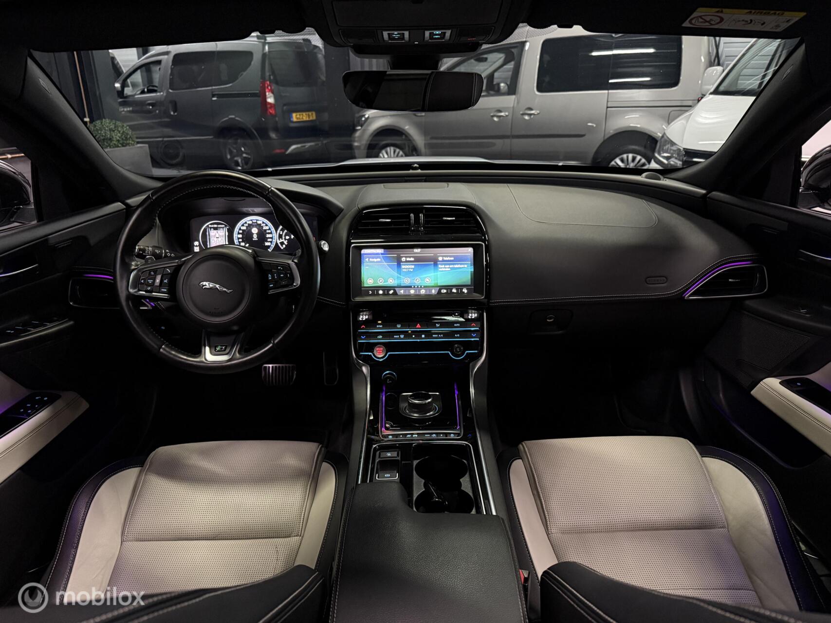 Foto van Jaguar Jaguar Xe