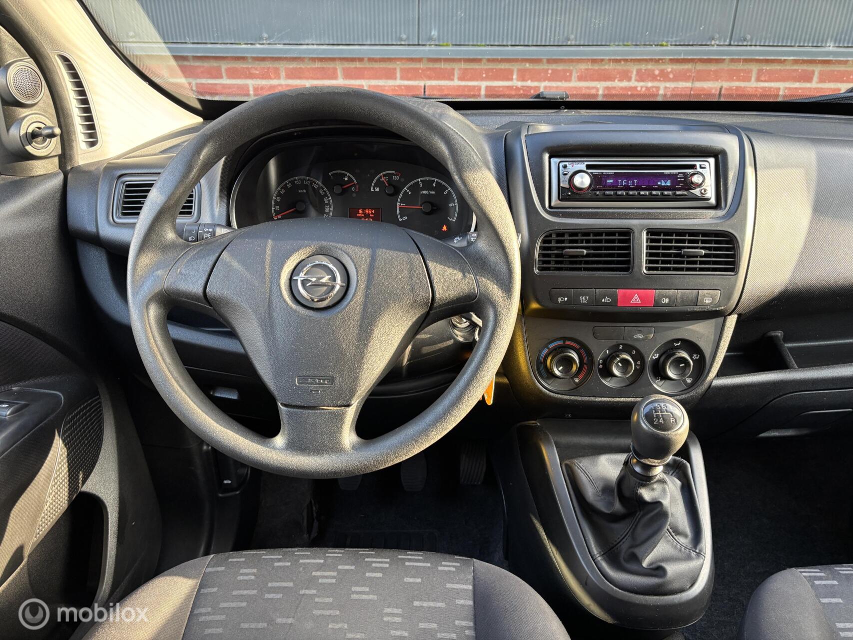 Foto van Opel Combo Tour