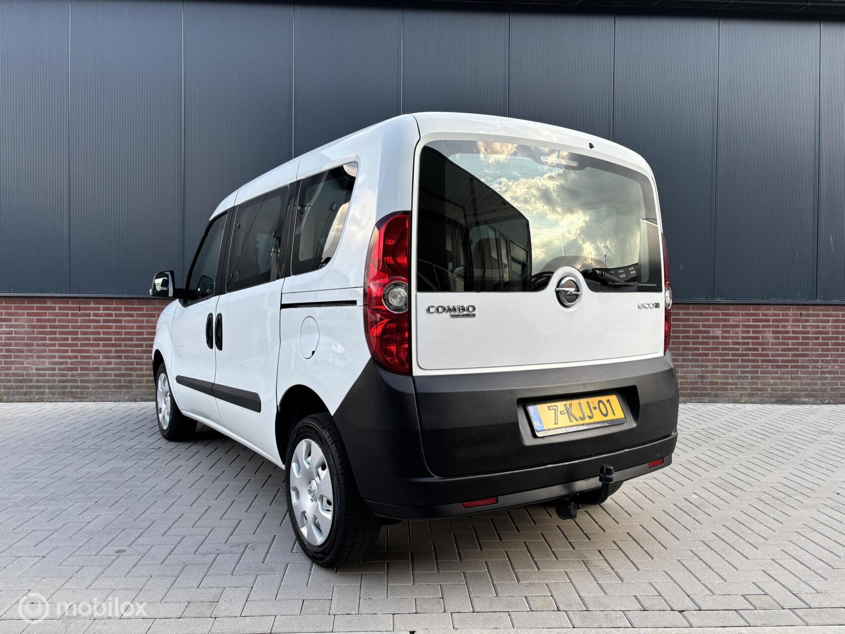 Foto van Opel Combo Tour
