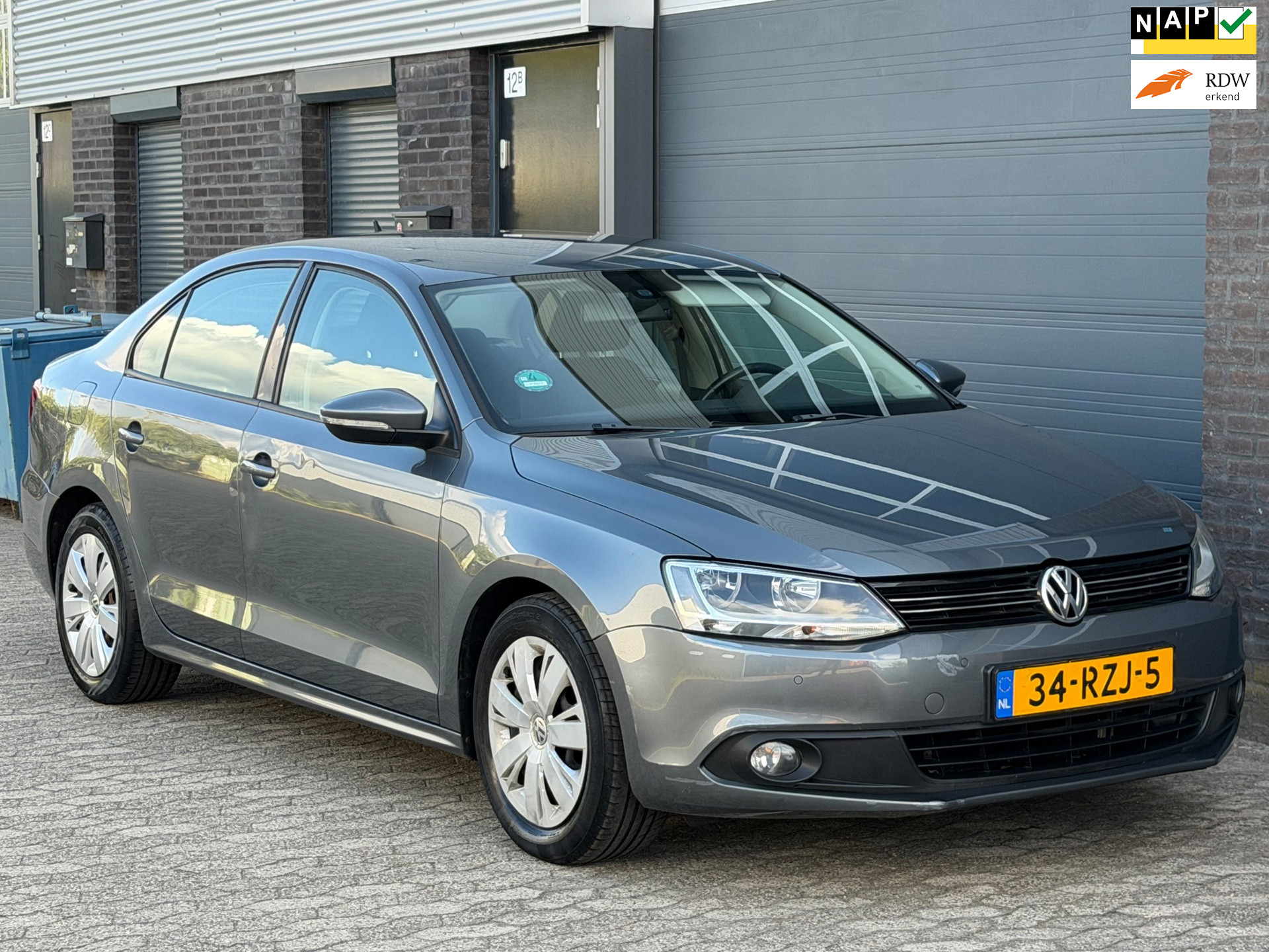 Volkswagen Jetta 1.2 TSI Comfortline CLIMA CRUISE PDC TREKHAAK NIEUWE APK 2011 - voorkant