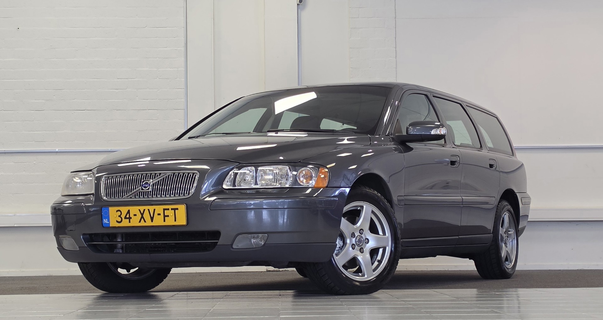 Volvo V70 2.4 Edition 2e Eigenaar 100% onderhouden Parkeerhulp Garantie 2007 - voorkant