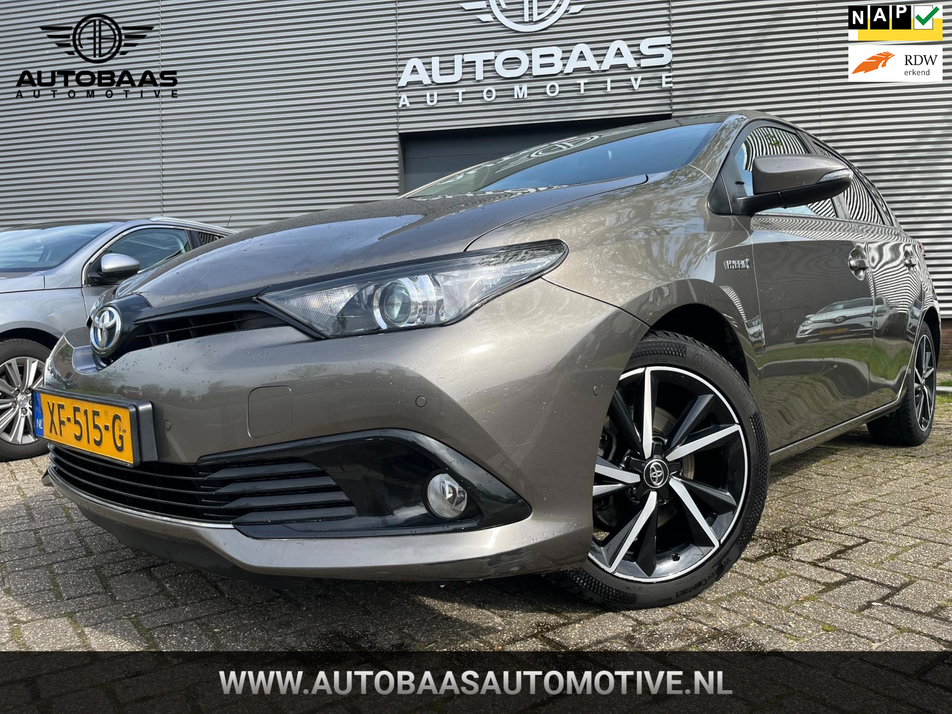 Toyota Toyota Auris 1.8 Hybrid Dynamic AUTOMAAT+NLAUTO+NAP+TREKHAAK+NAVIGATIE+CAMERA+STOELVERWARMING+CLIMATE CONTROL+LICHTMETALEN VELGEN 2019 - voorkant