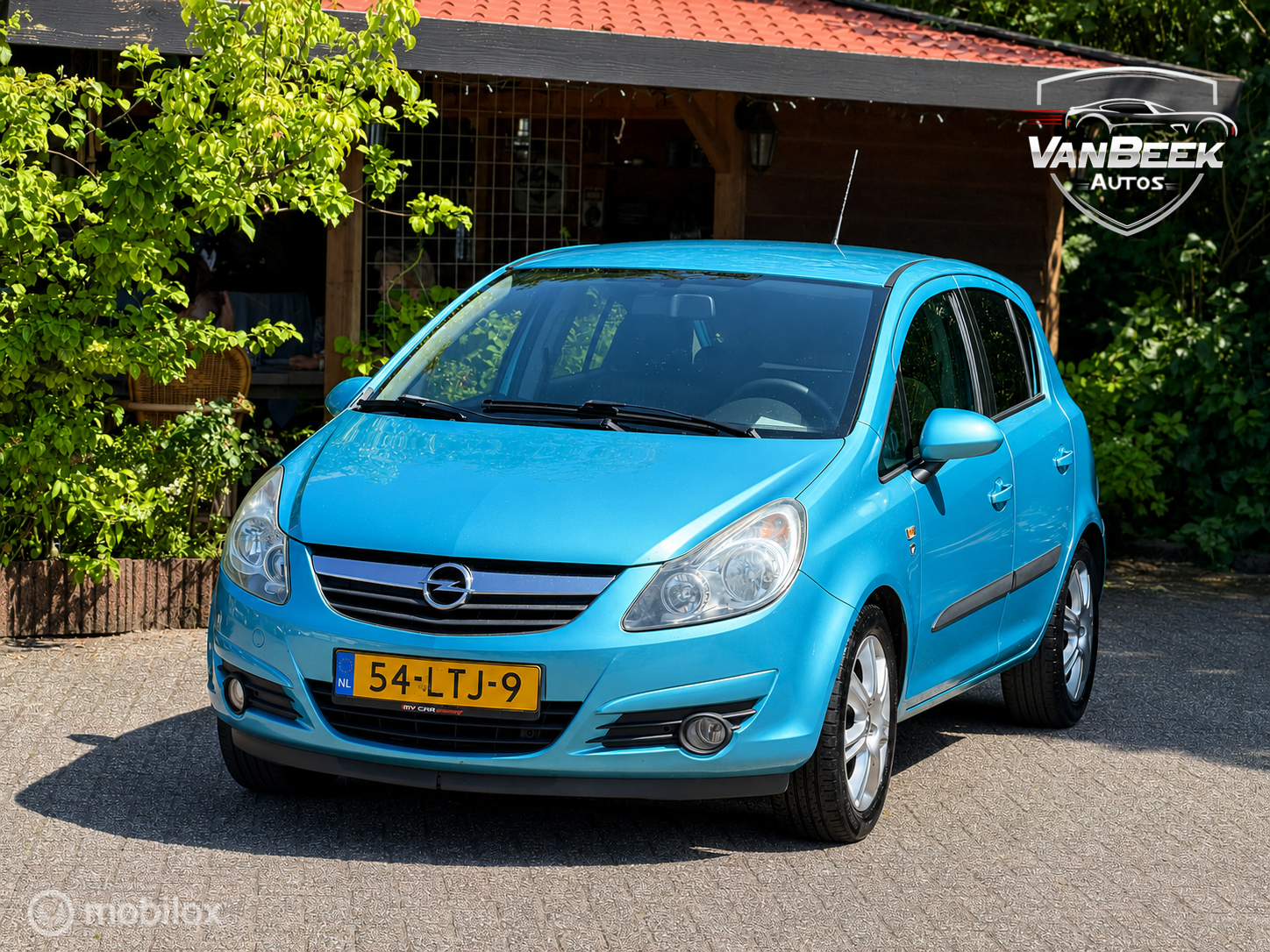 Opel Corsa 1.2-16V '111' Edition 2010 - voorkant