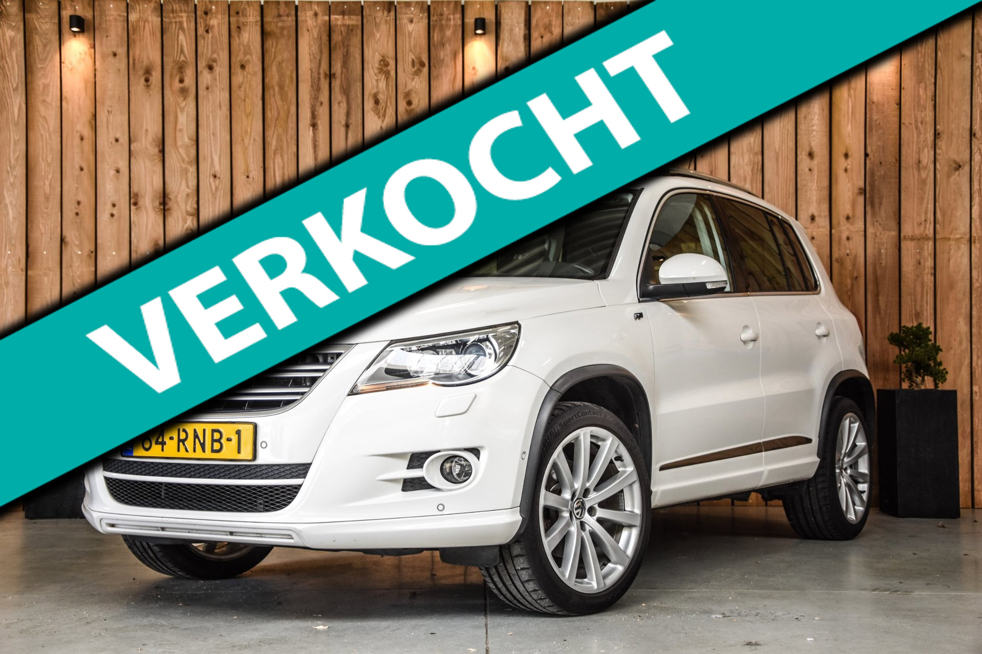 Volkswagen Tiguan 1.4 TSI R-Line *Pano*Xenon*Trekhaak*Cruise control*Dealer onderhouden* 2011 - voorkant