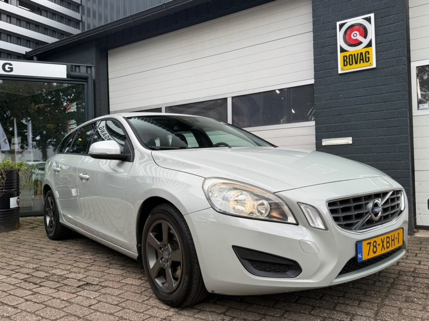 Volvo V60 1.6 T3 Kinetic 2012 - voorkant