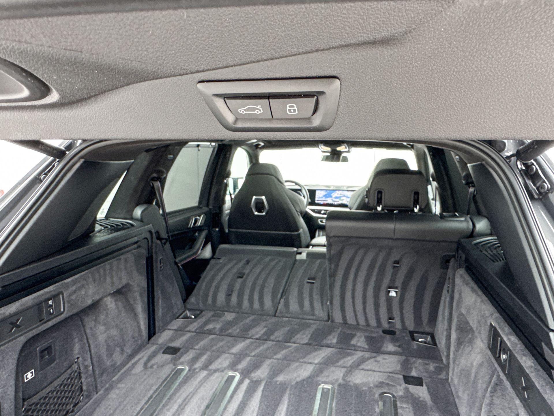 Foto van BMW X5 M60i xDrive