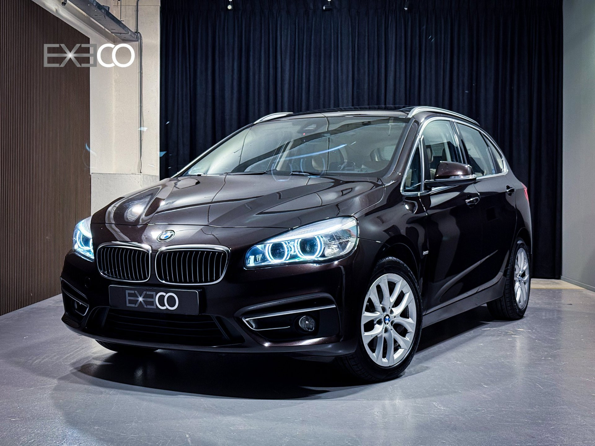 BMW 218i Active Tourer 218i Luxury |Pano|HUD|Leder|Sfeer|LED|Xenon|Stoelverwarming 2015 - voorkant