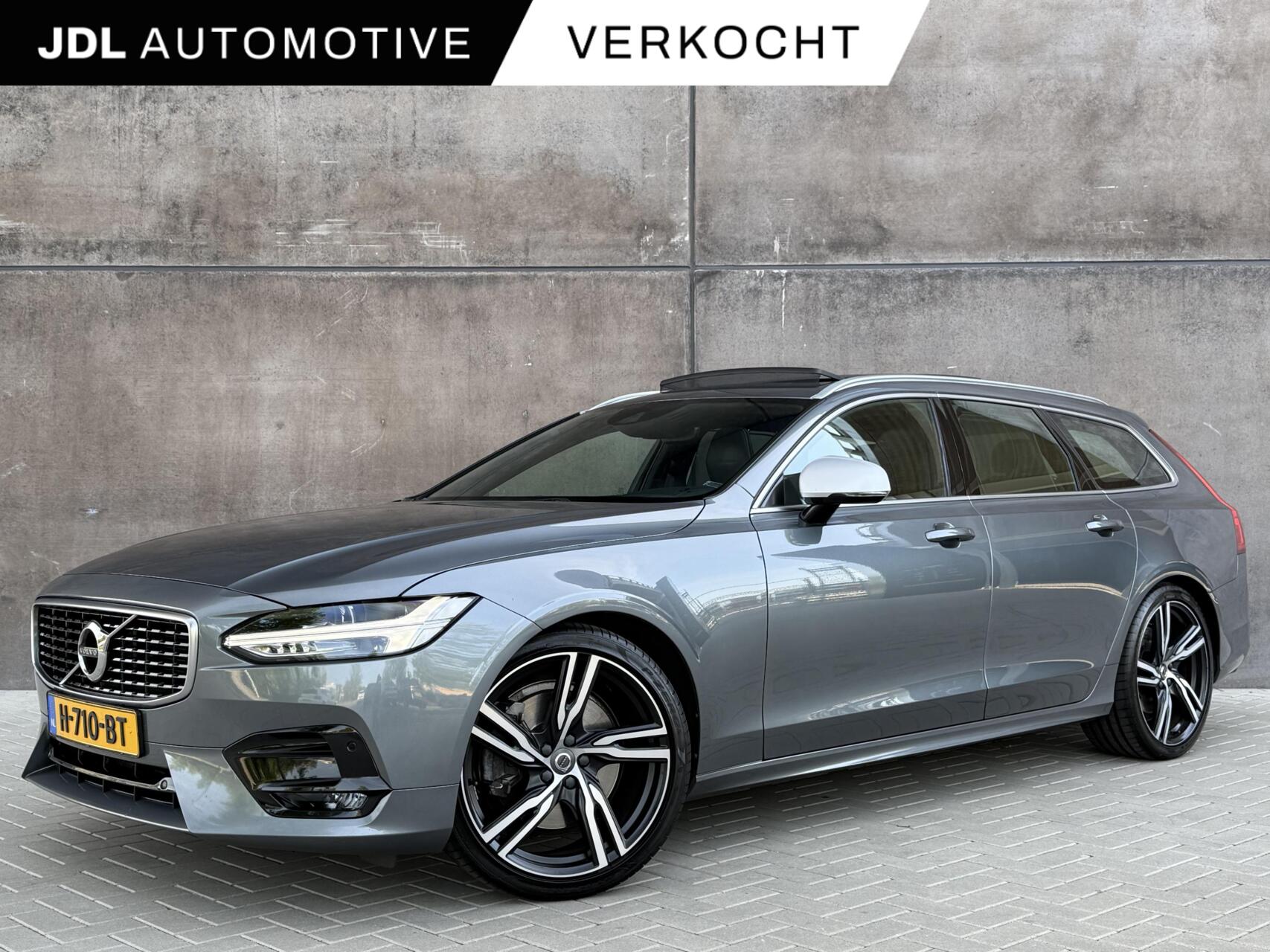 Volvo V90 2.0 T4 R-Design | Polestar Engineered | Trekhaak | Panoramdak | HUD | H&K | Memory stoelen 2x | Dealer onderhouden | 2020 - voorkant