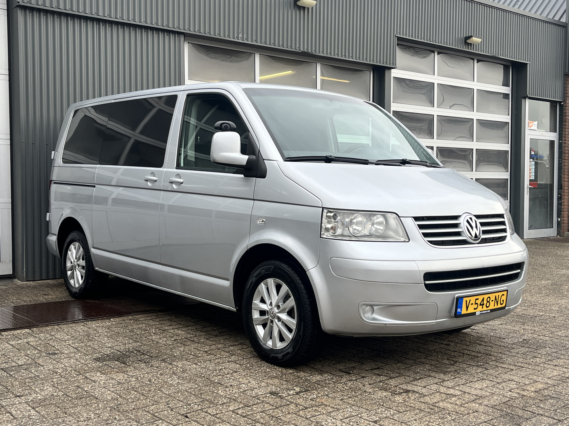 Volkswagen Caravelle 2.5 TDI DC 2007 - voorkant