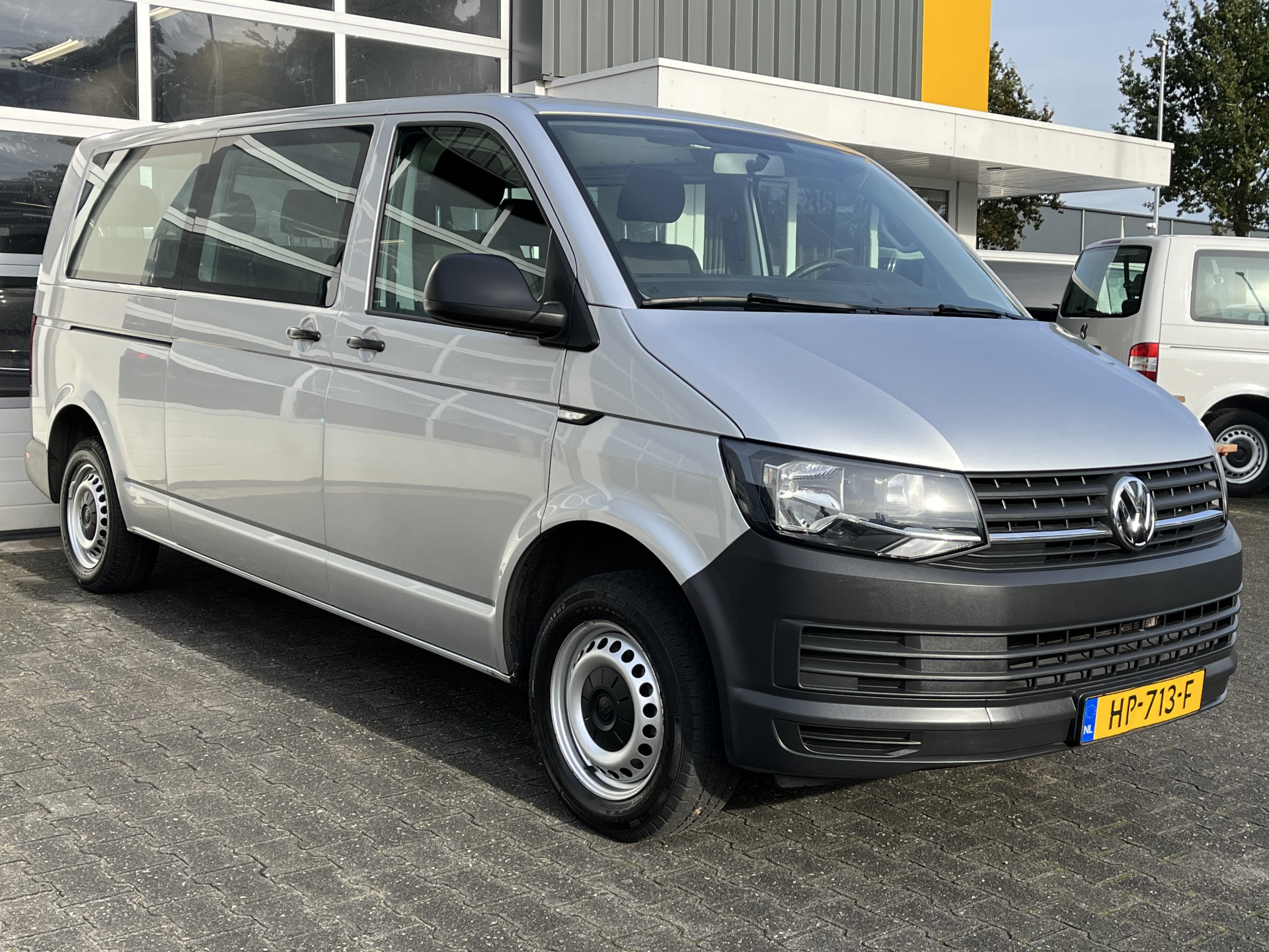 Volkswagen Kombi 9 Persoons 2.0 TDI L2H1 2015 - voorkant