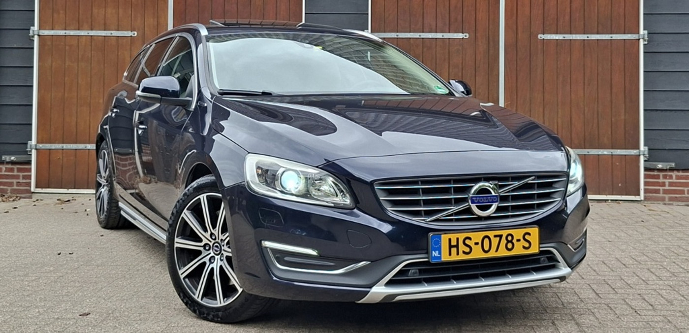 Volvo V60 Twin Engine 2.4 D6 Tw.En. R-Design | Leder | Beautiful car | Airco probleem | Goed onderhouden 2015 - voorkant