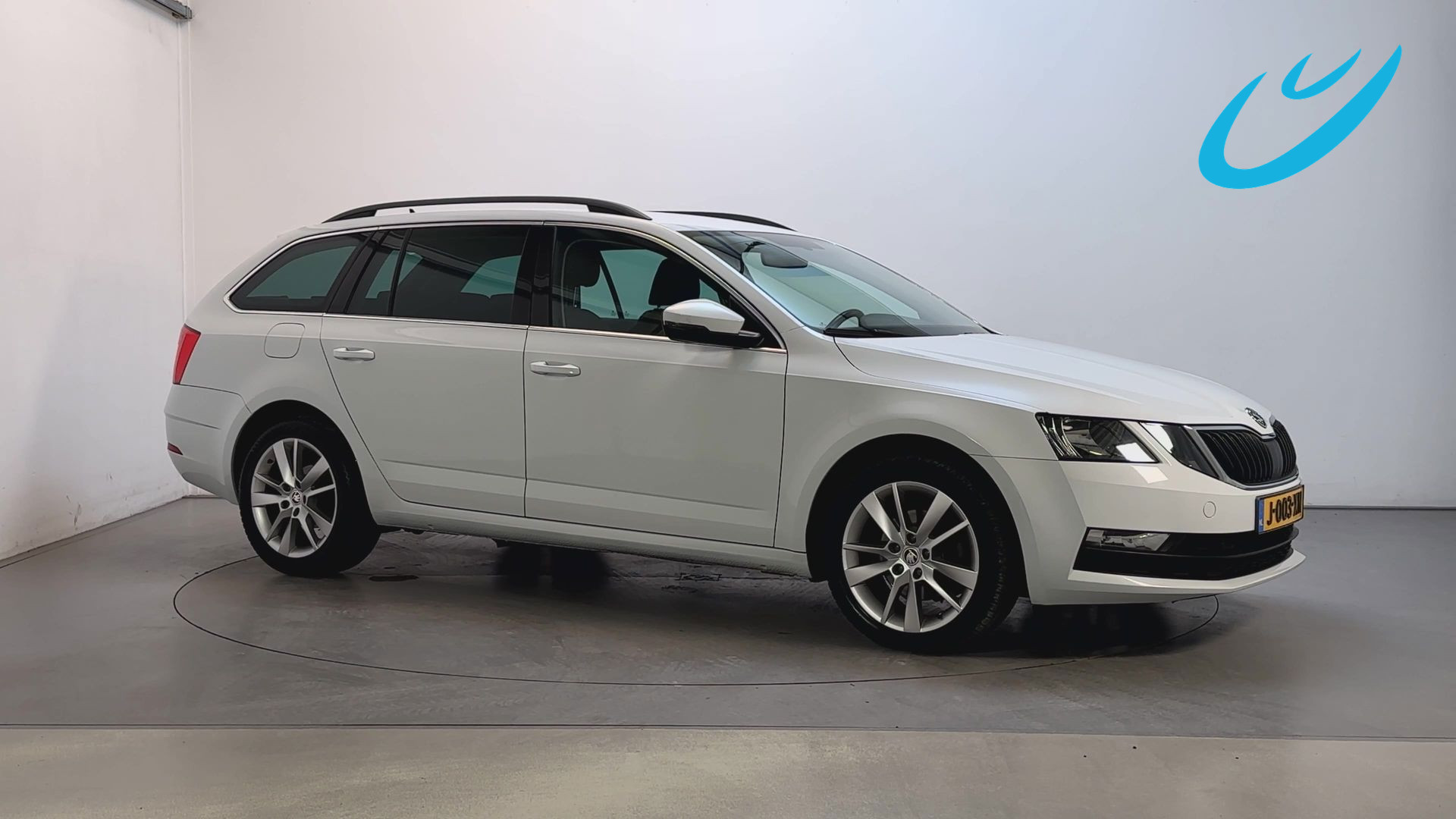 Skoda Octavia 1.5 TSI 150pk DSG Greentech Business Edition Leder-Stof Trekhaak Stoelverwarming Navigatie App-Connect DAB+ 2020 - voorkant
