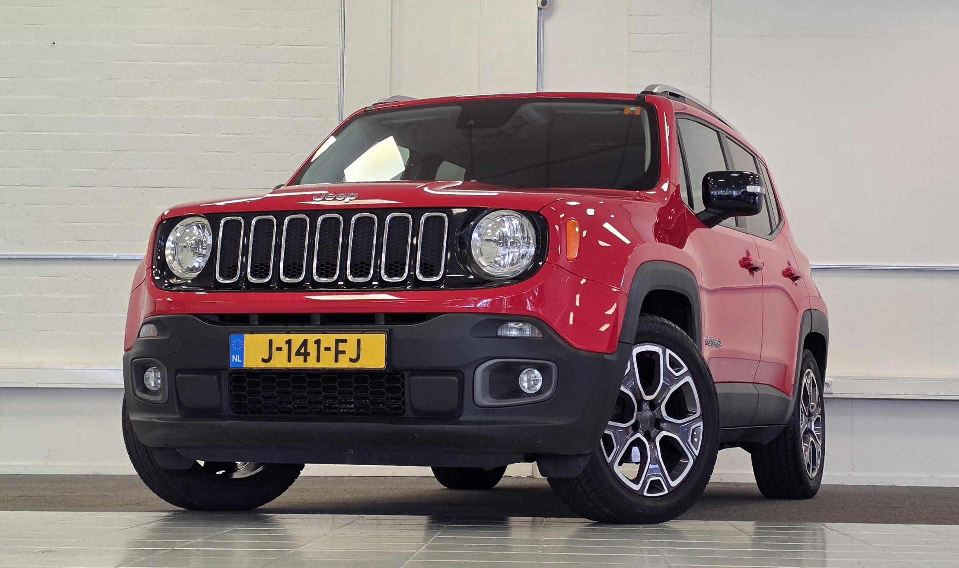 Jeep Renegade 1.4 MultiAir Opening Edition Lerenbekleding Navi Camera Trekhaak 2015 - voorkant