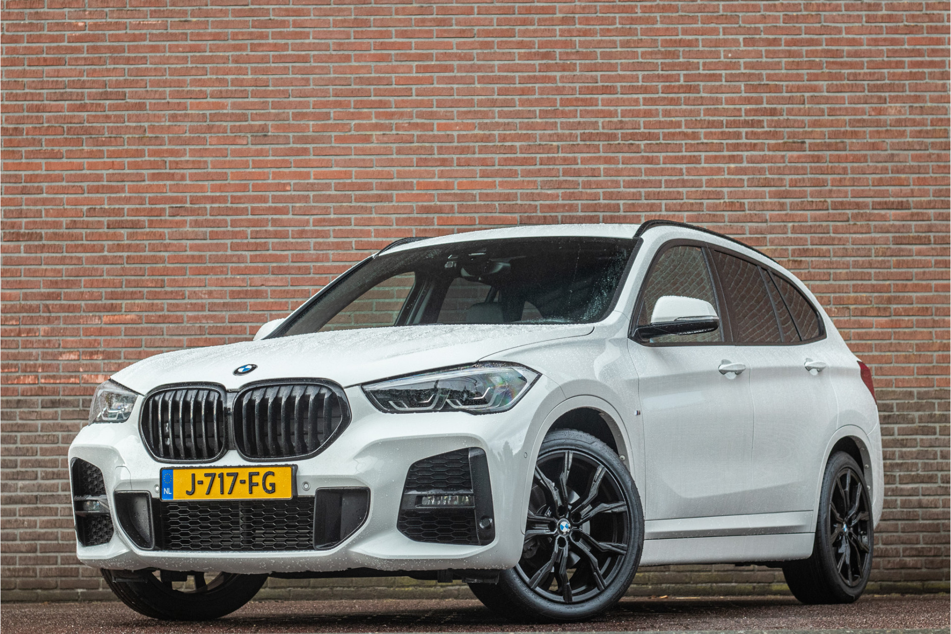 BMW X1 Sdrive18i sDrive18i Executive, 69.000km NAP, M Sport, Camera, Head-up, Half leder, Trekhaak, HiFi, Sportstoelen. 2020 - voorkant