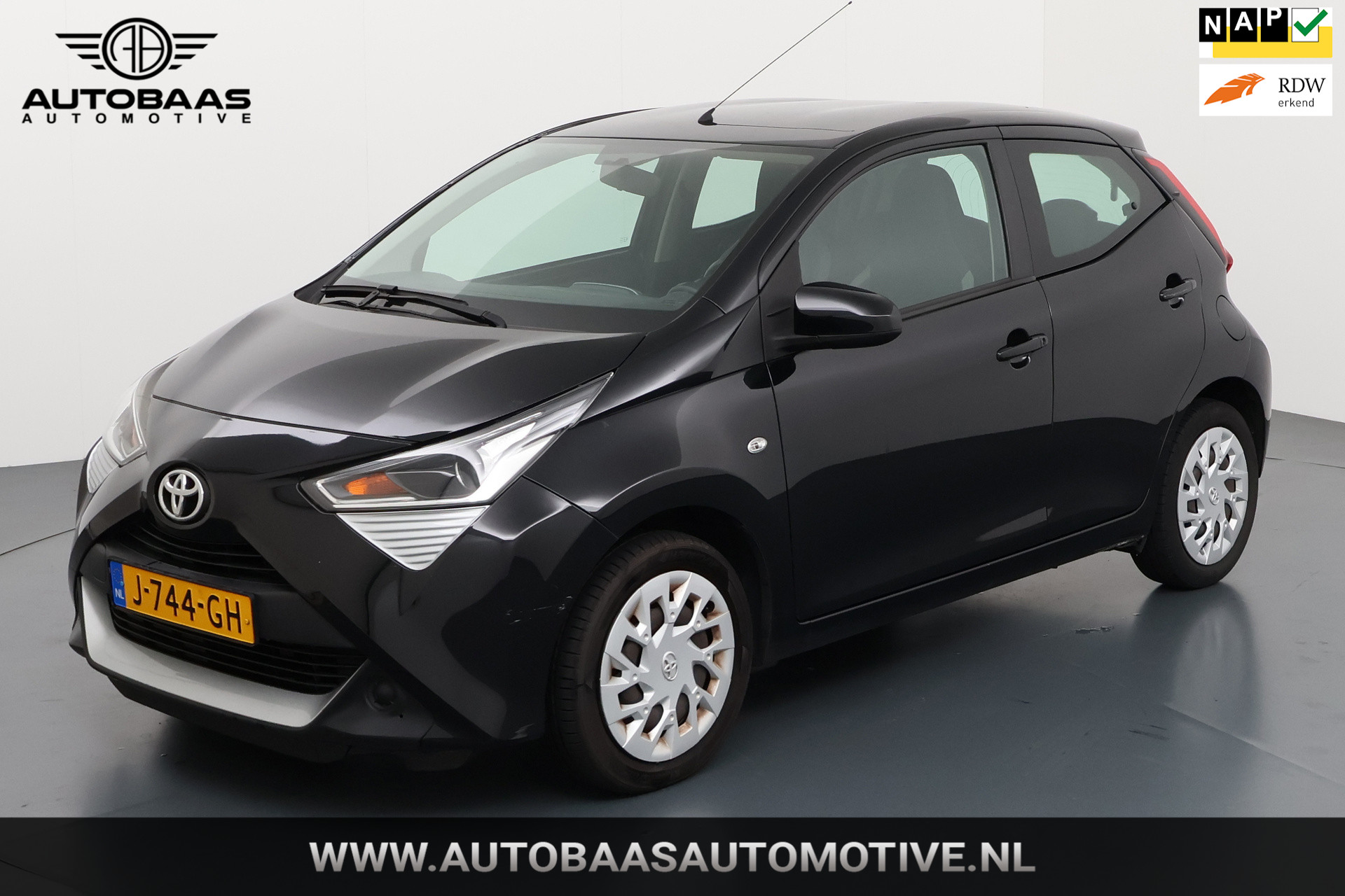 Toyota Toyota Aygo 1.0 VVT-i x-play AUTOMAAT **57.421KM NAP**GLOEDNIEUWE APK 08-2028** AIRCO **1EIG** BTW** 2020 - voorkant