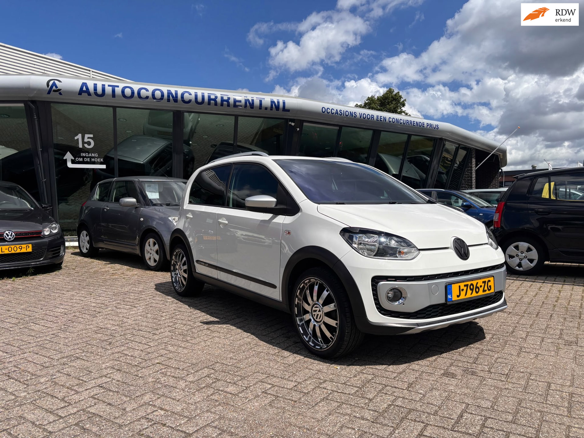Volkswagen Up 1.0 cross up! BlueMotion, Carplay, 17"wielen, Super sound systeem. 2013 - voorkant