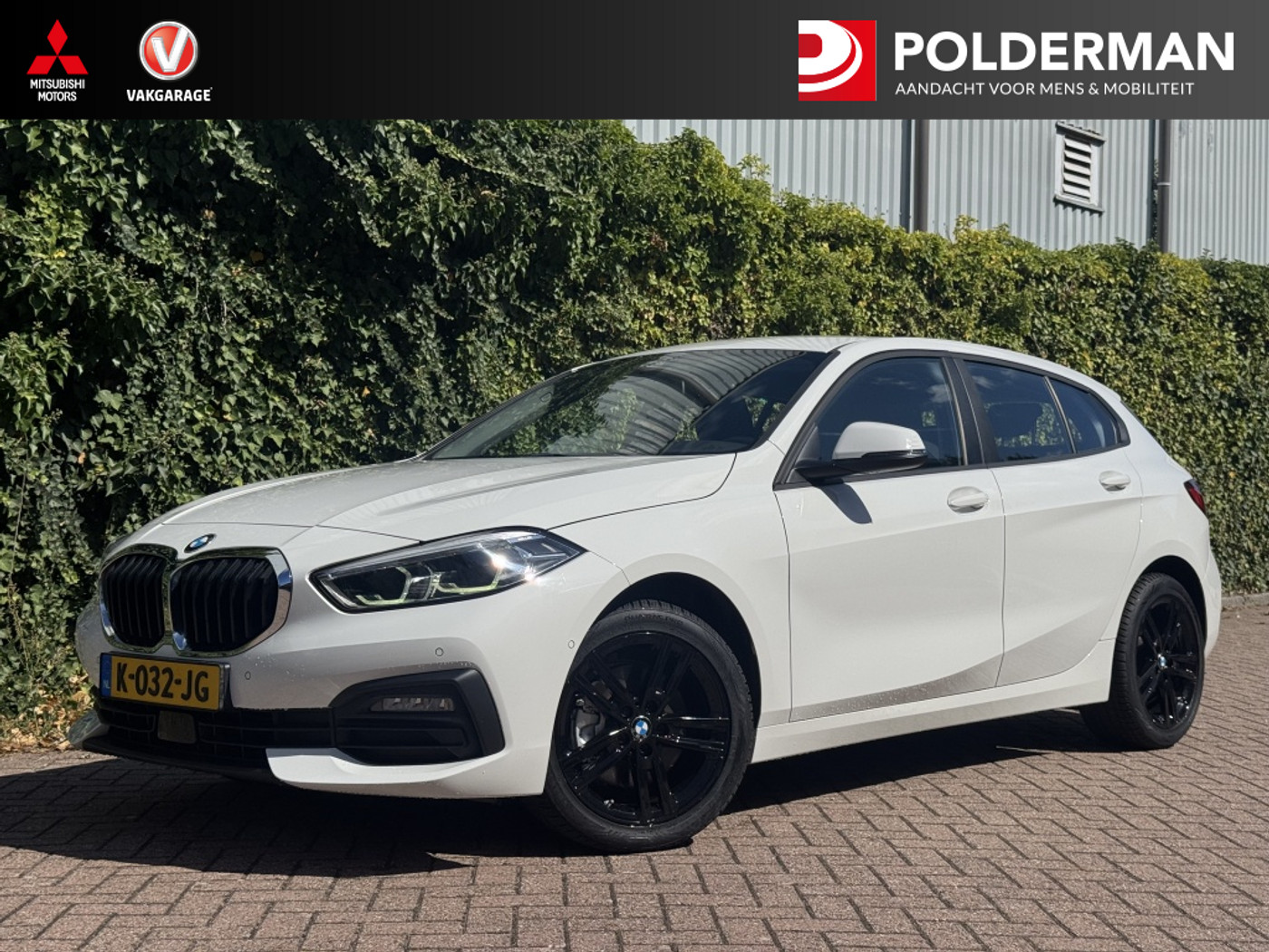 BMW 118i 118i Executive Ed. 2021 - voorkant
