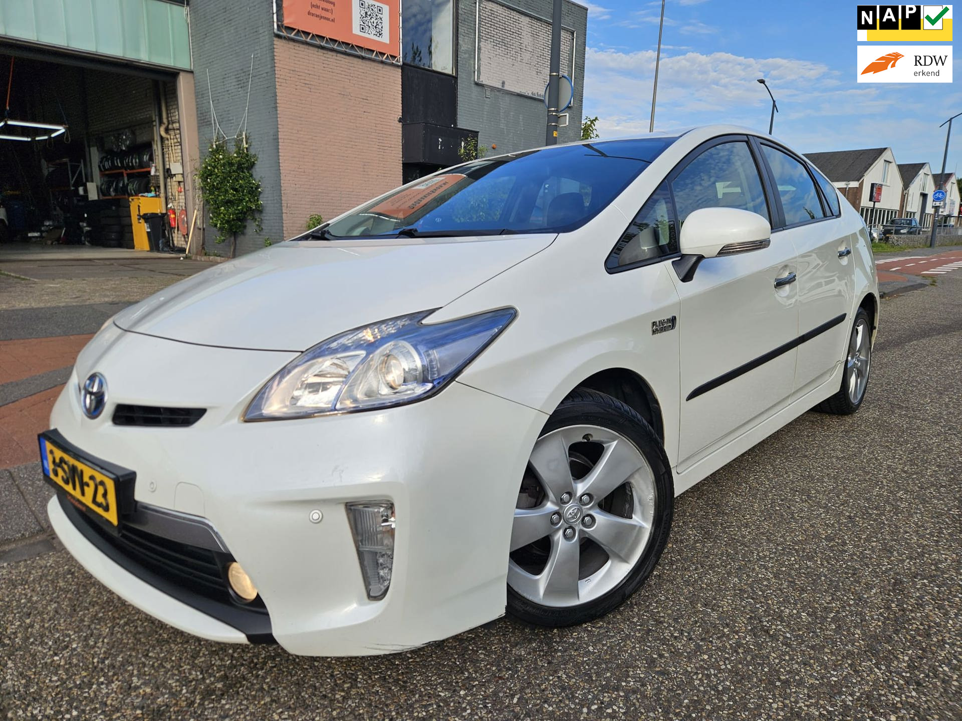 Toyota Toyota Prius Plug-in Hybrid 1.8 Plug-in Dynamic Business GARANTIE 2013 - voorkant