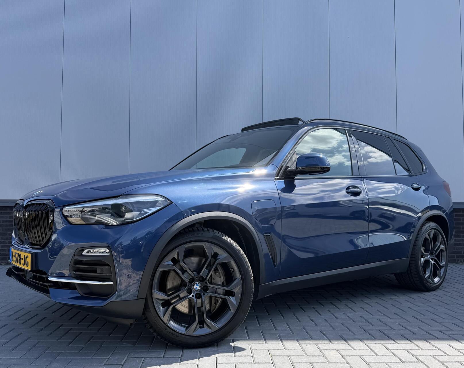 BMW X5 Xdrive45e xDrive45e High Executive PANO-NAP-SoftClose-Trekhaak 2021 - voorkant