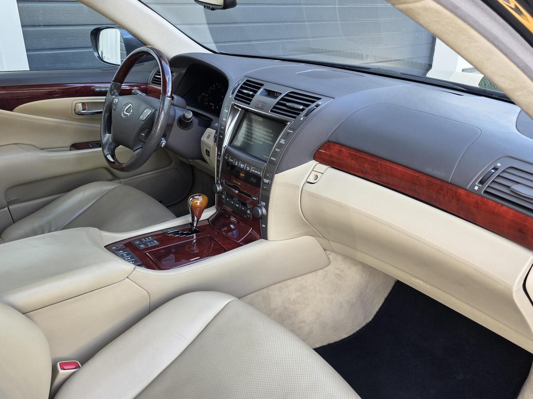 Foto van Lexus Lexus Ls600h